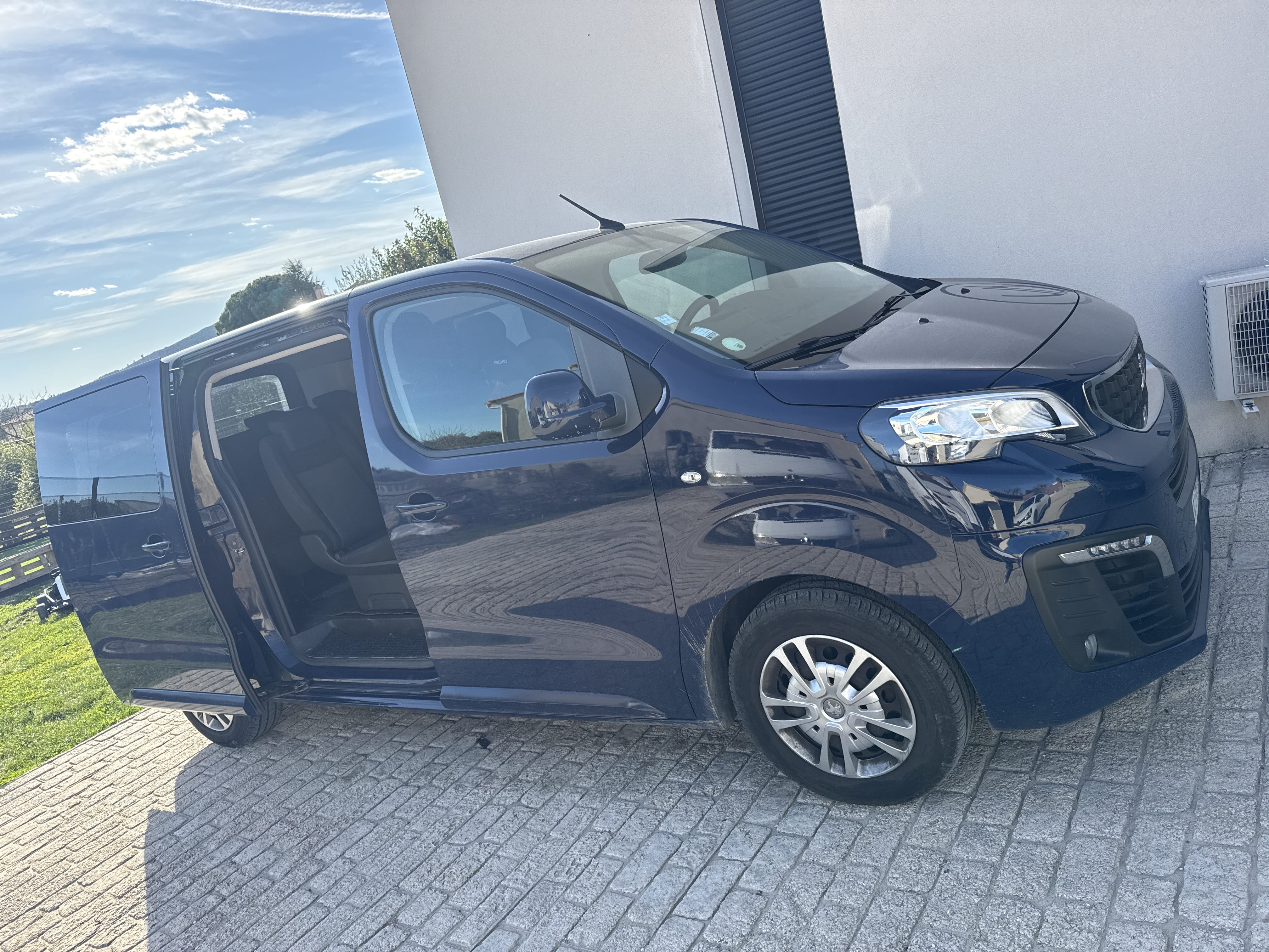 Peugeot Traveller, 2019, Diesel, 9 places et plus