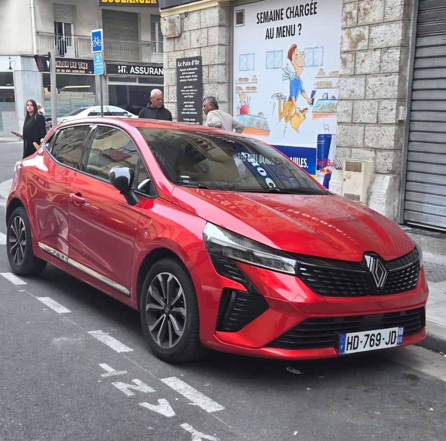 Renault Clio, 2025, Essence 95