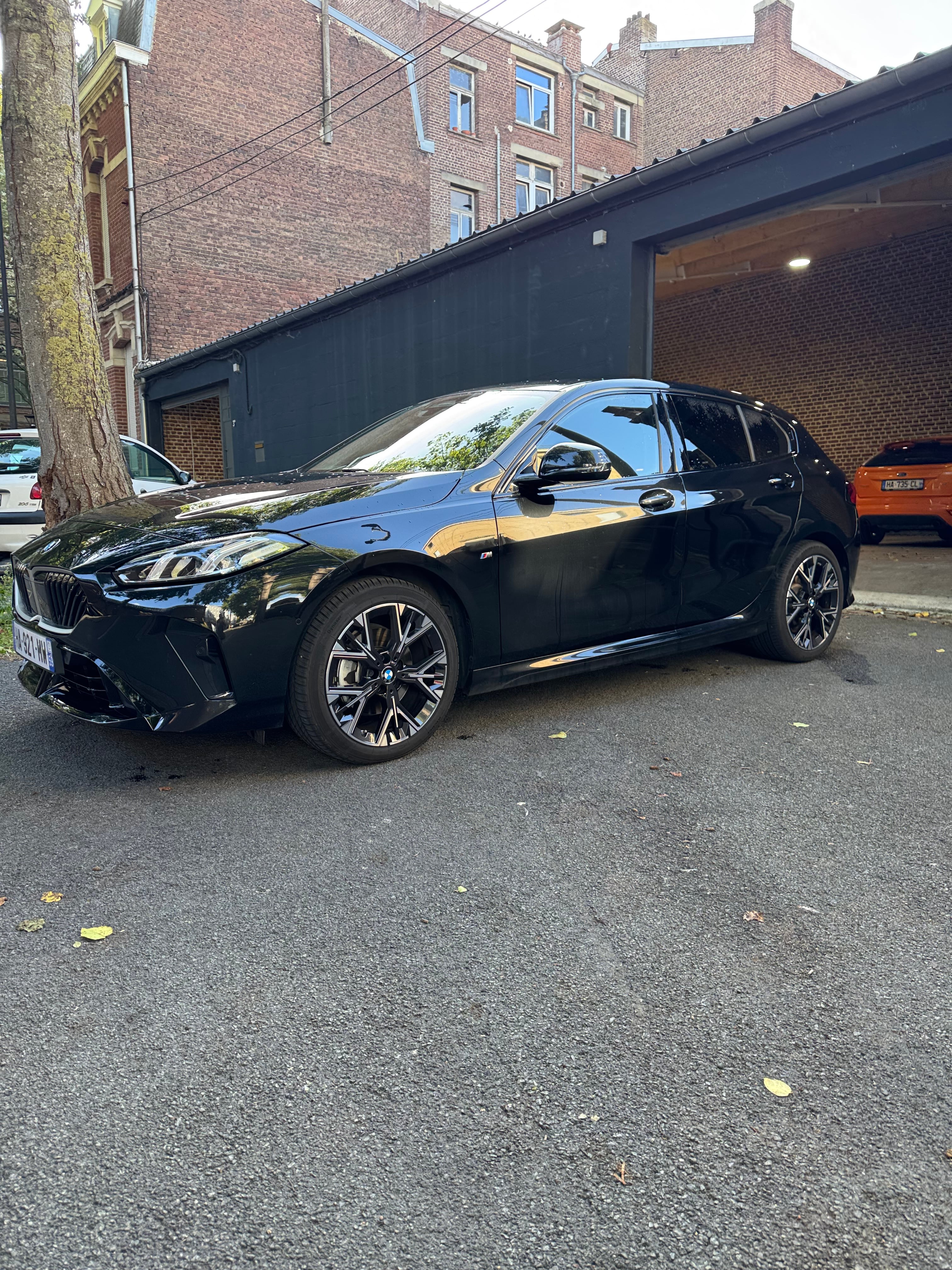 BMW Série 1, 2024, Essence 95 / Électrique (hybride), automatique