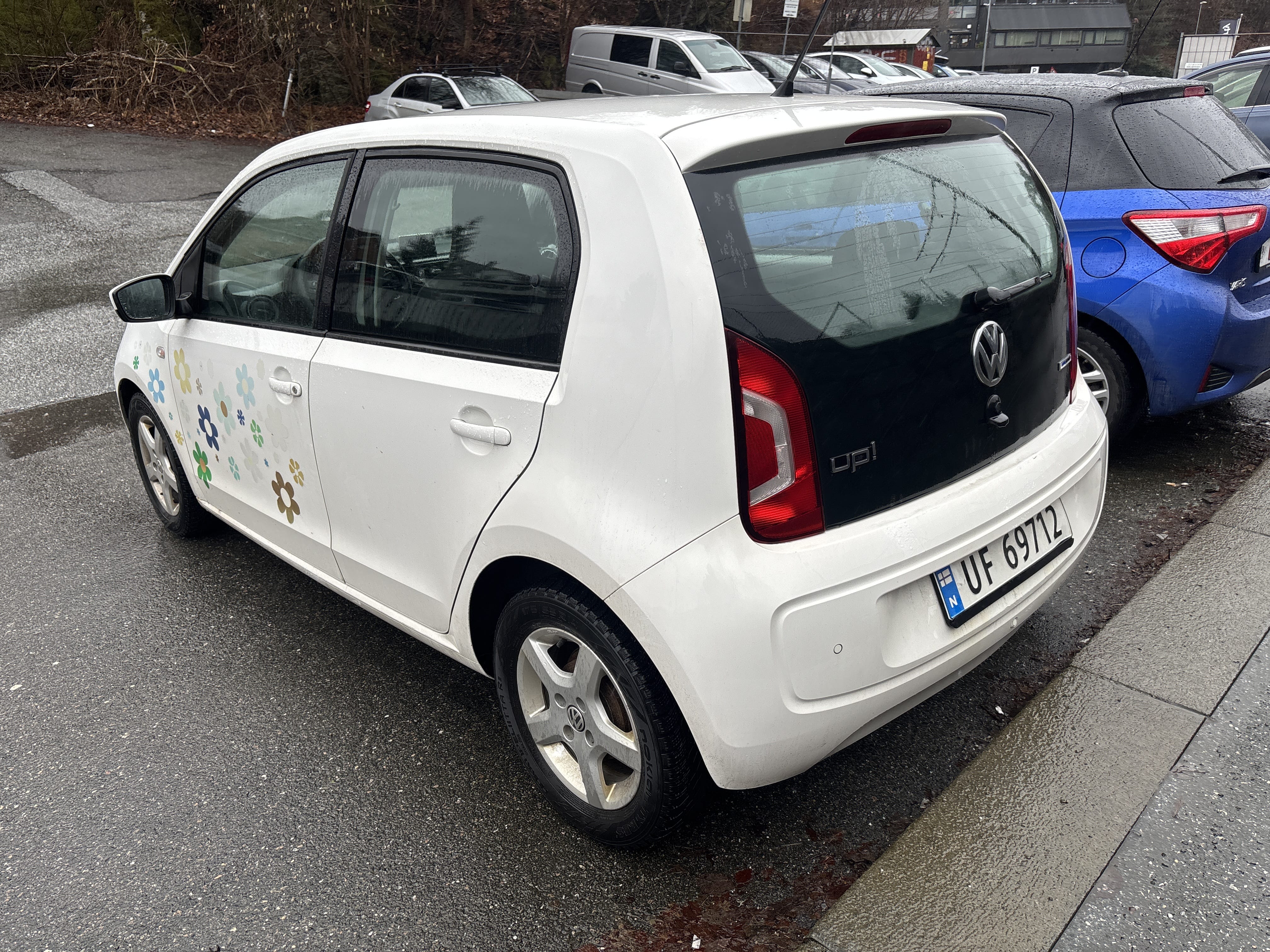 Volkswagen Up! 5dørs Bensin bil med Vinterdekk