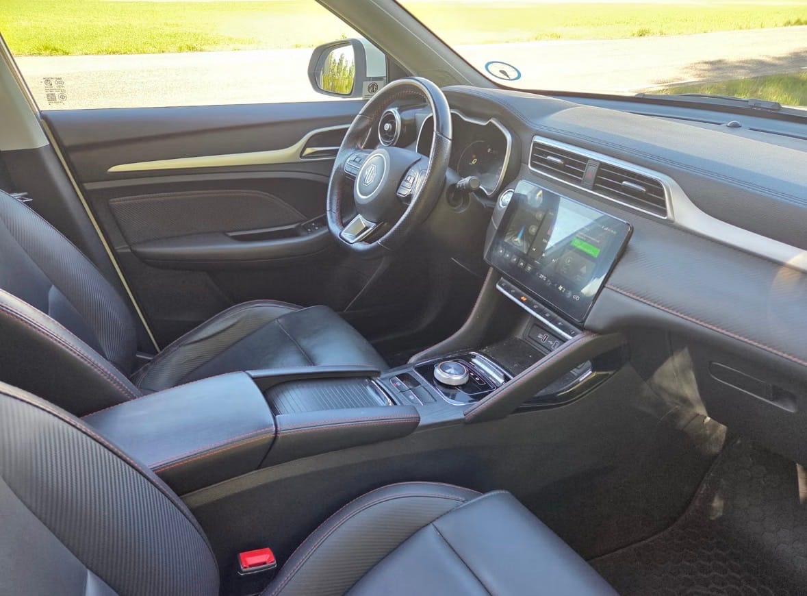 MG ZS EV med GPS