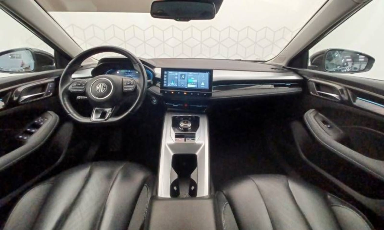 MG MG5 avec Entrée audio / iPod