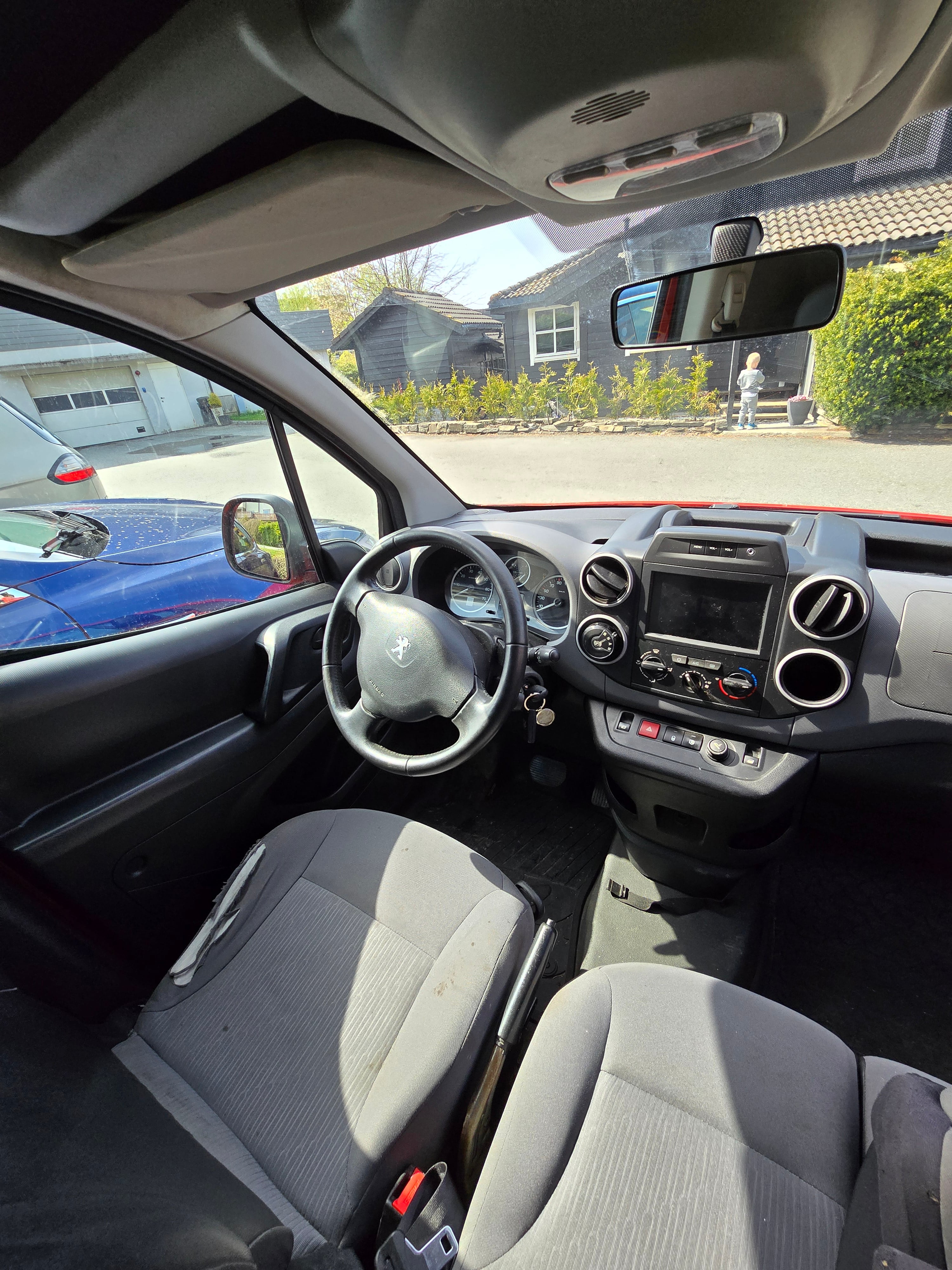 Peugeot Partner Varebil 1,6 hdi. L2, lang utgave, Automat, Hengerfeste, dobbel skyvedør, splittet bakluke with Cruise control