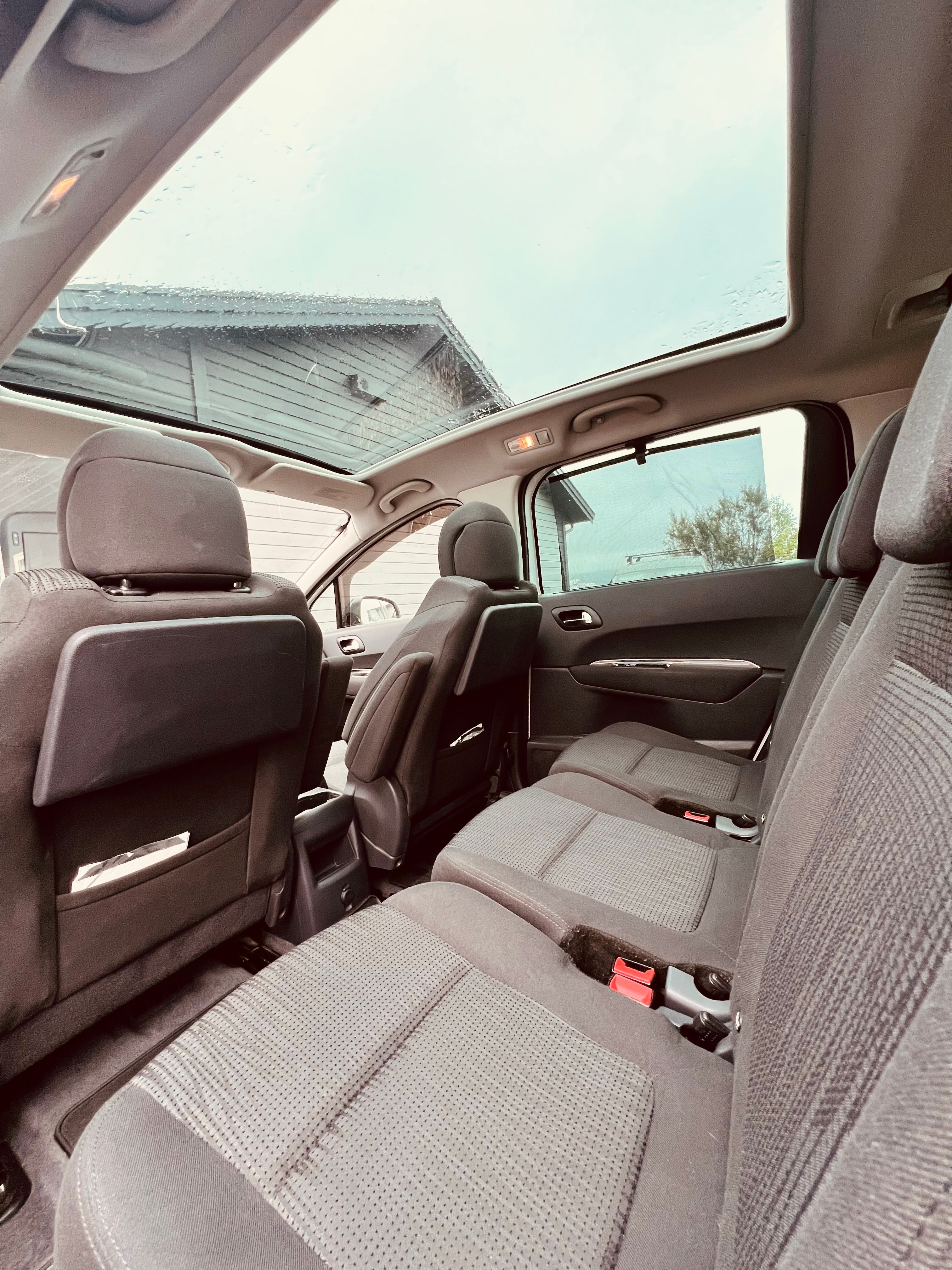 Peugeot 5008 med Lydinngang