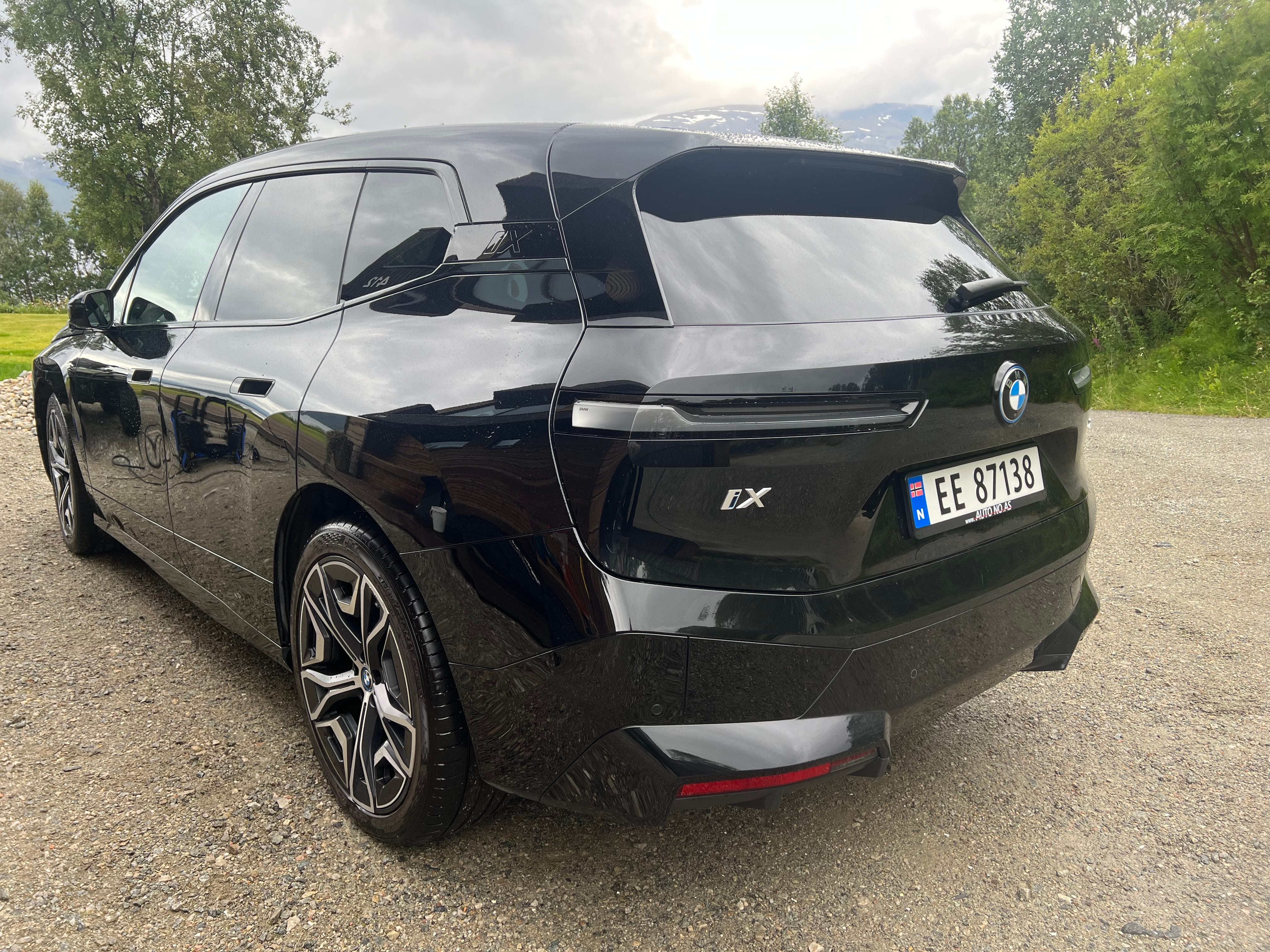BMW iX xDrive50 mit Rückfahrkamera
