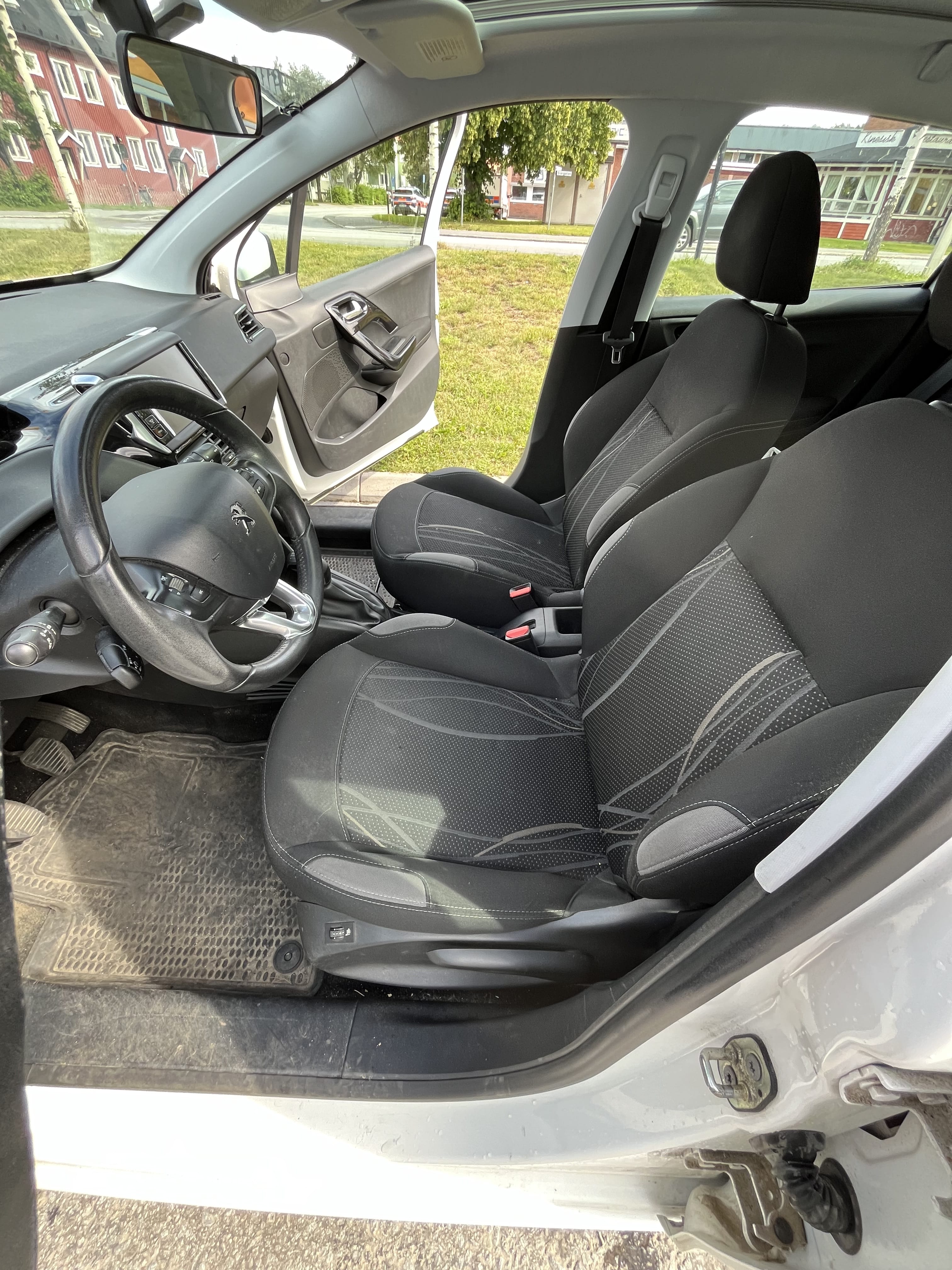 Peugeot 208 GT Line med Bluetooth audio