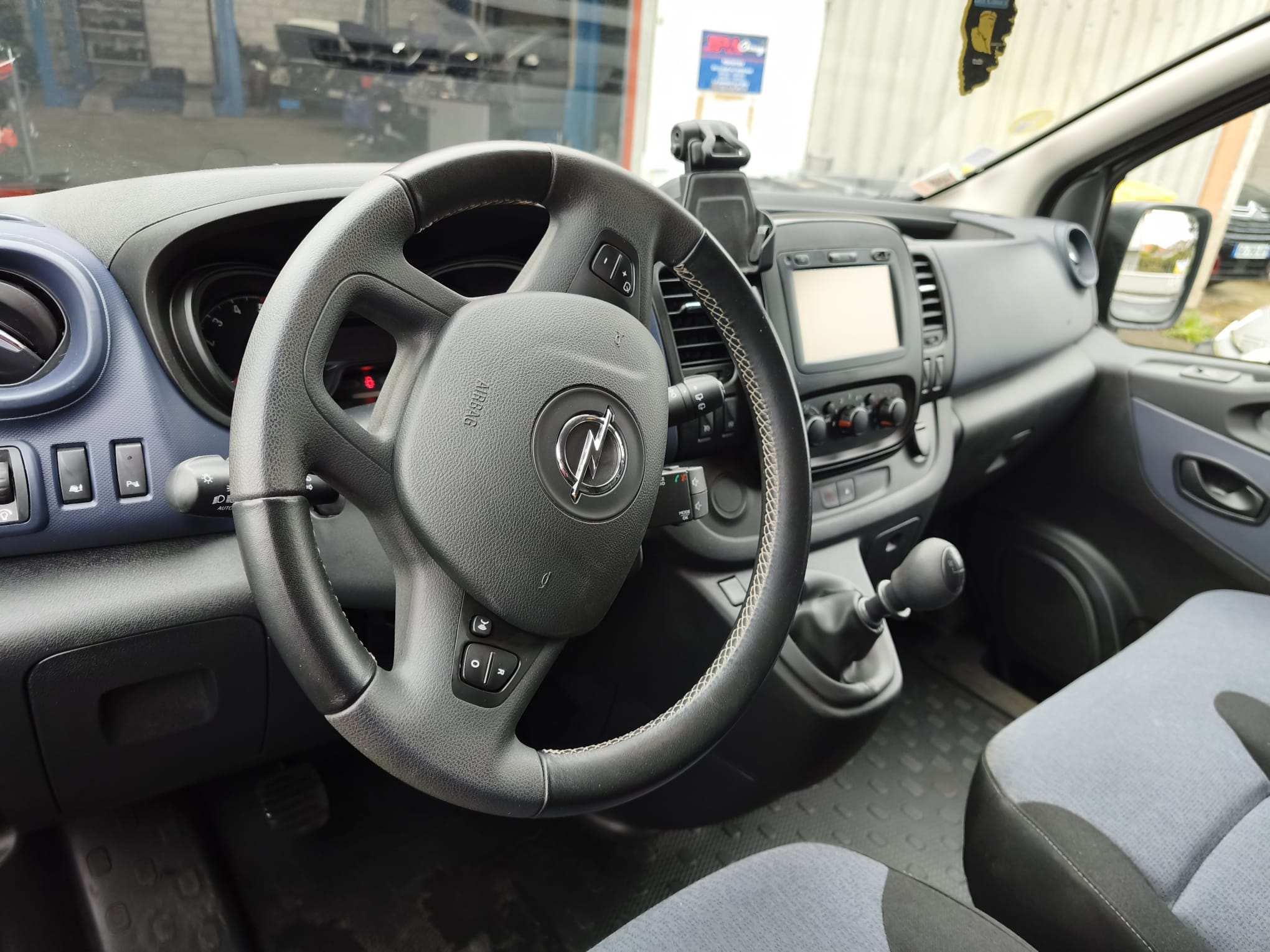 Opel Vivaro Combi avec GPS