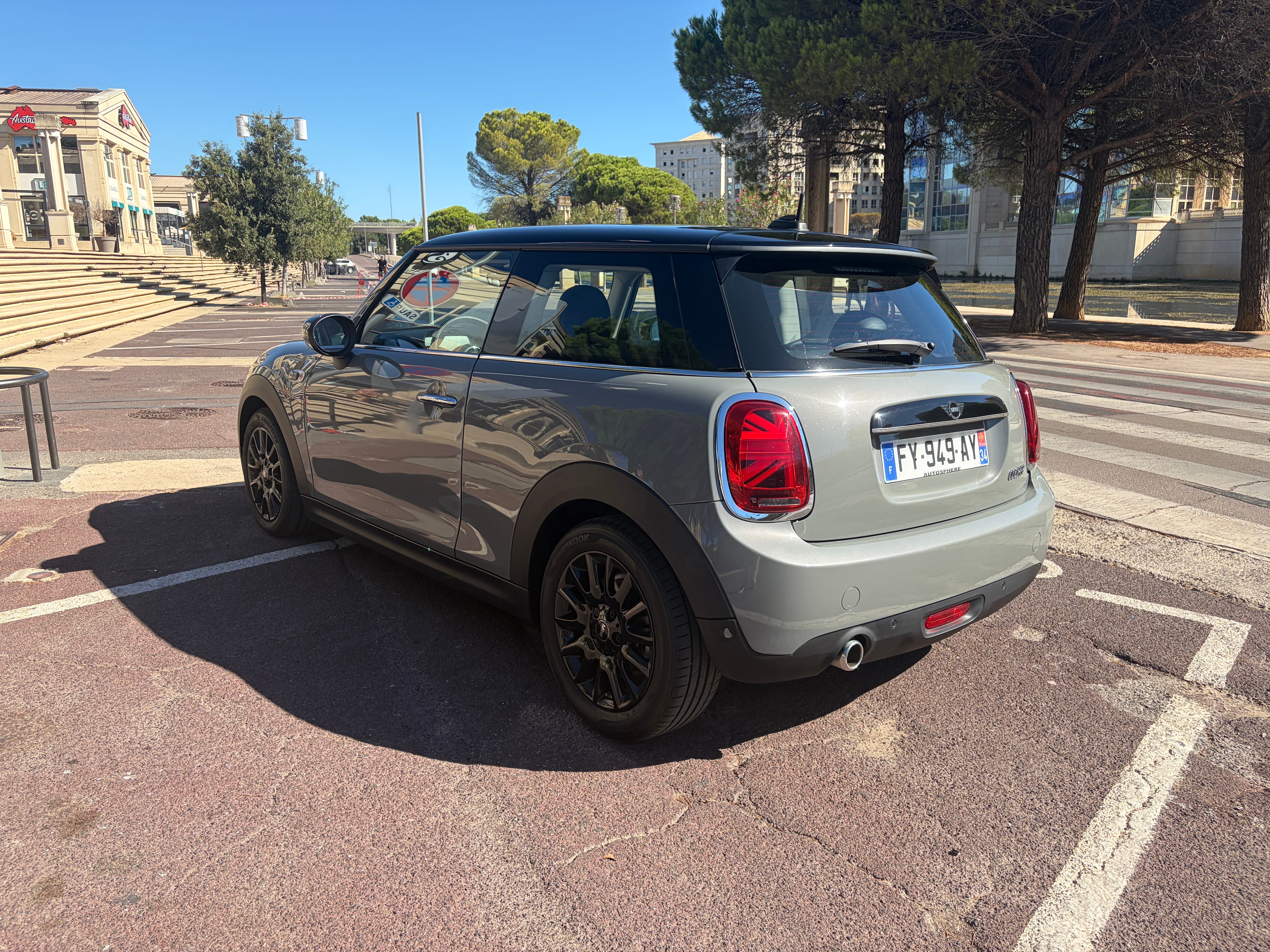 Mini Cooper 3 portes avec GPS