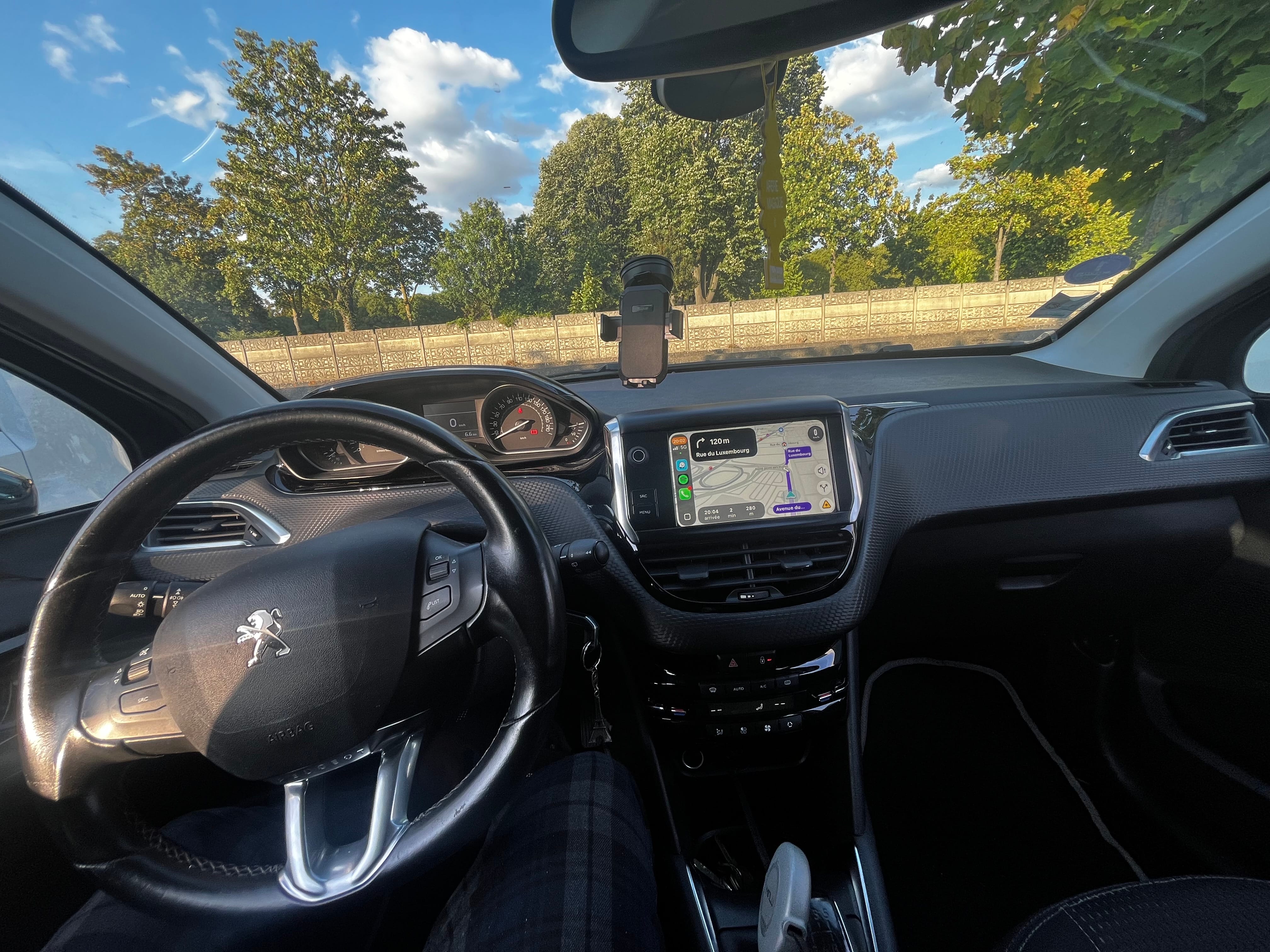 Peugeot 208 économique – Orly / Thiais – CarPlay, idéale Paris avec Apple CarPlay