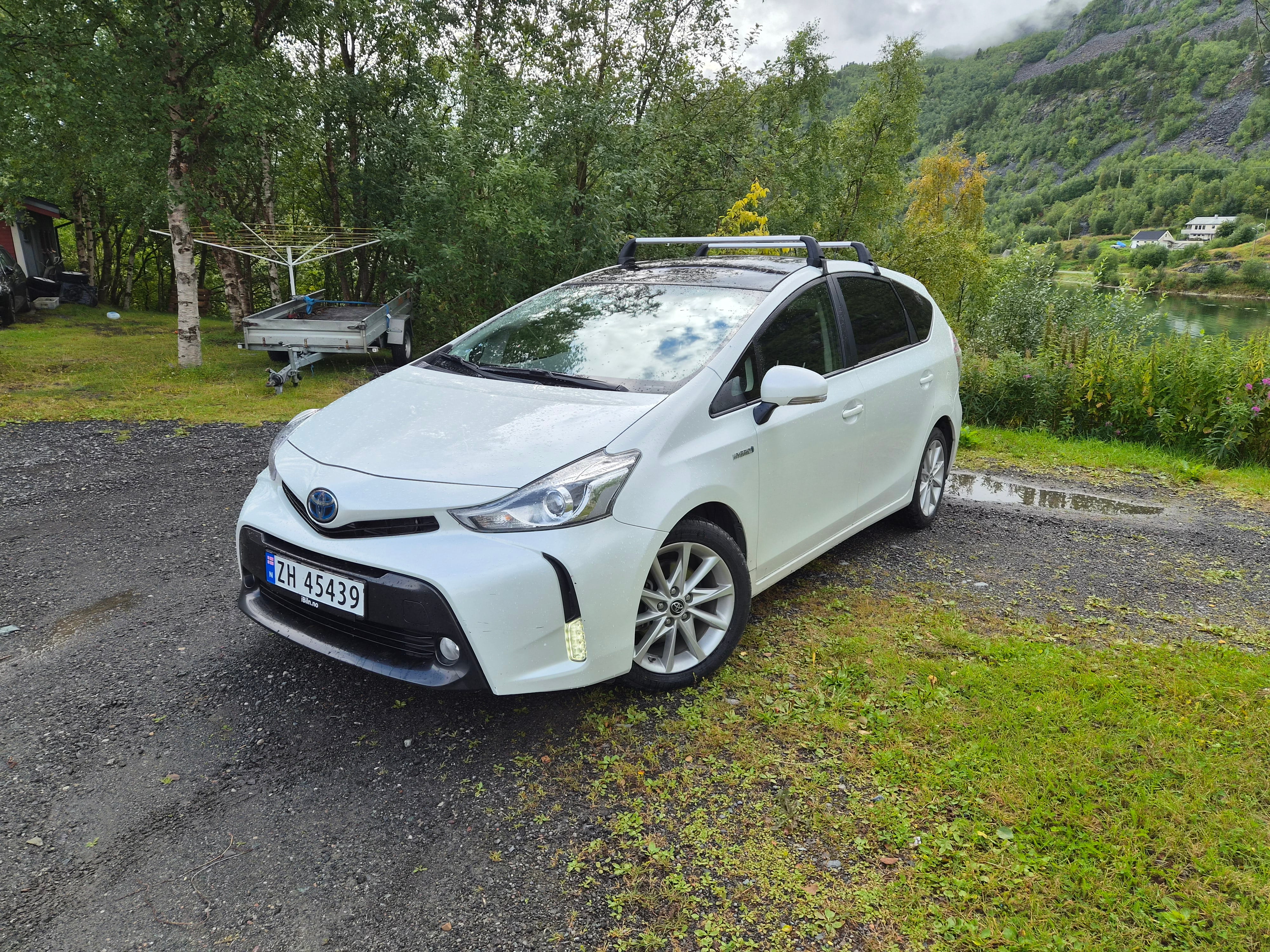 Toyota Prius + 1,8 bensin hybrid, 2015, Blyfri 95, automatisk, 7 seter