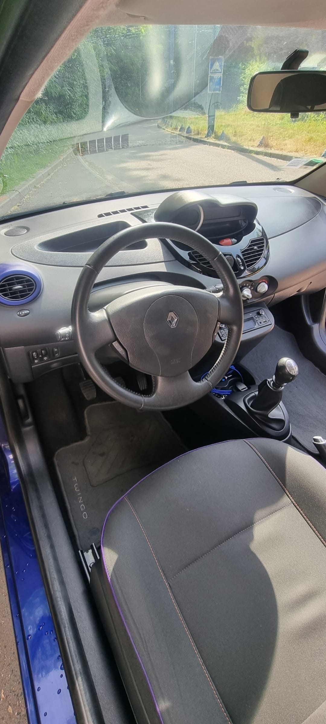 Renault Twingo II 1.2 16v 75 ch 4 chevaux fiscaux avec Climatisation