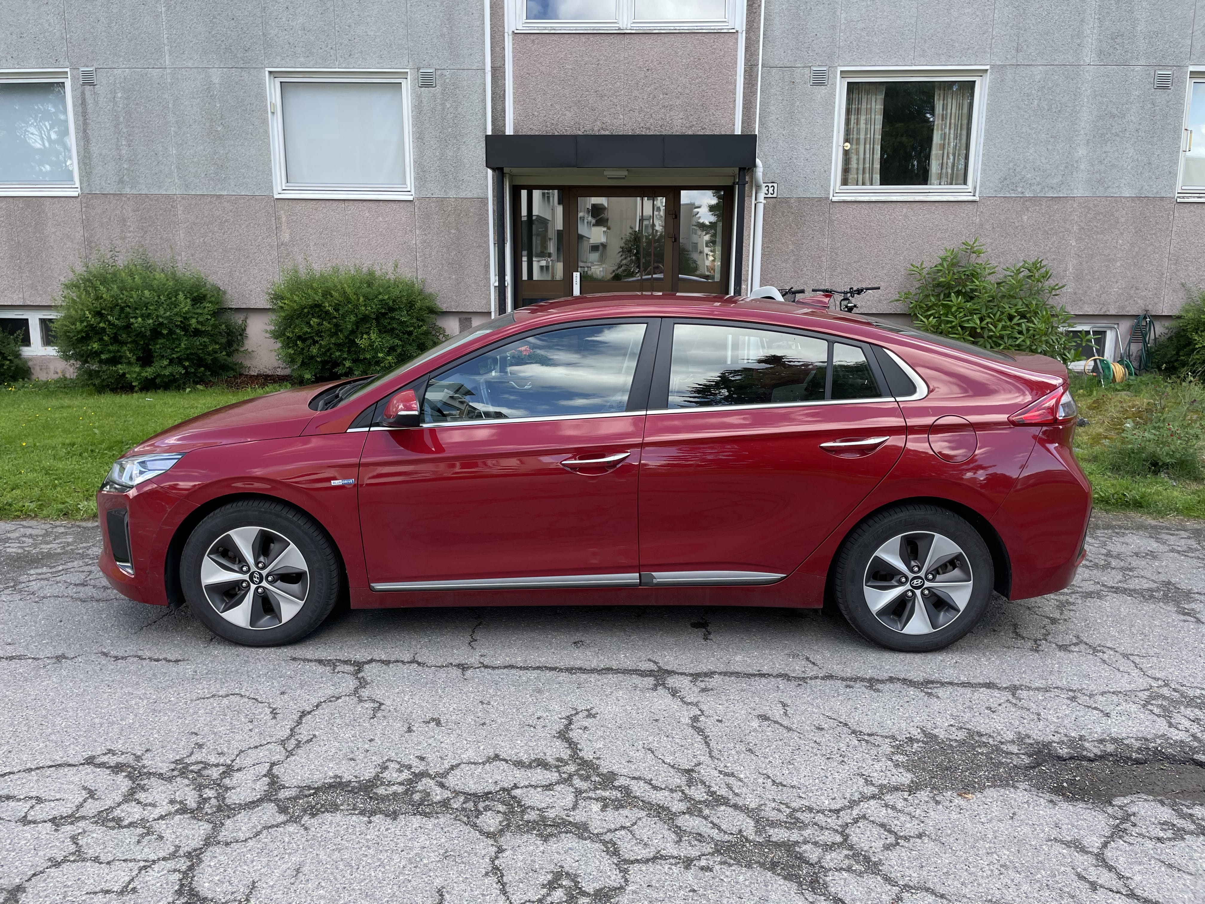 Hyundai Ioniq with Cruise control