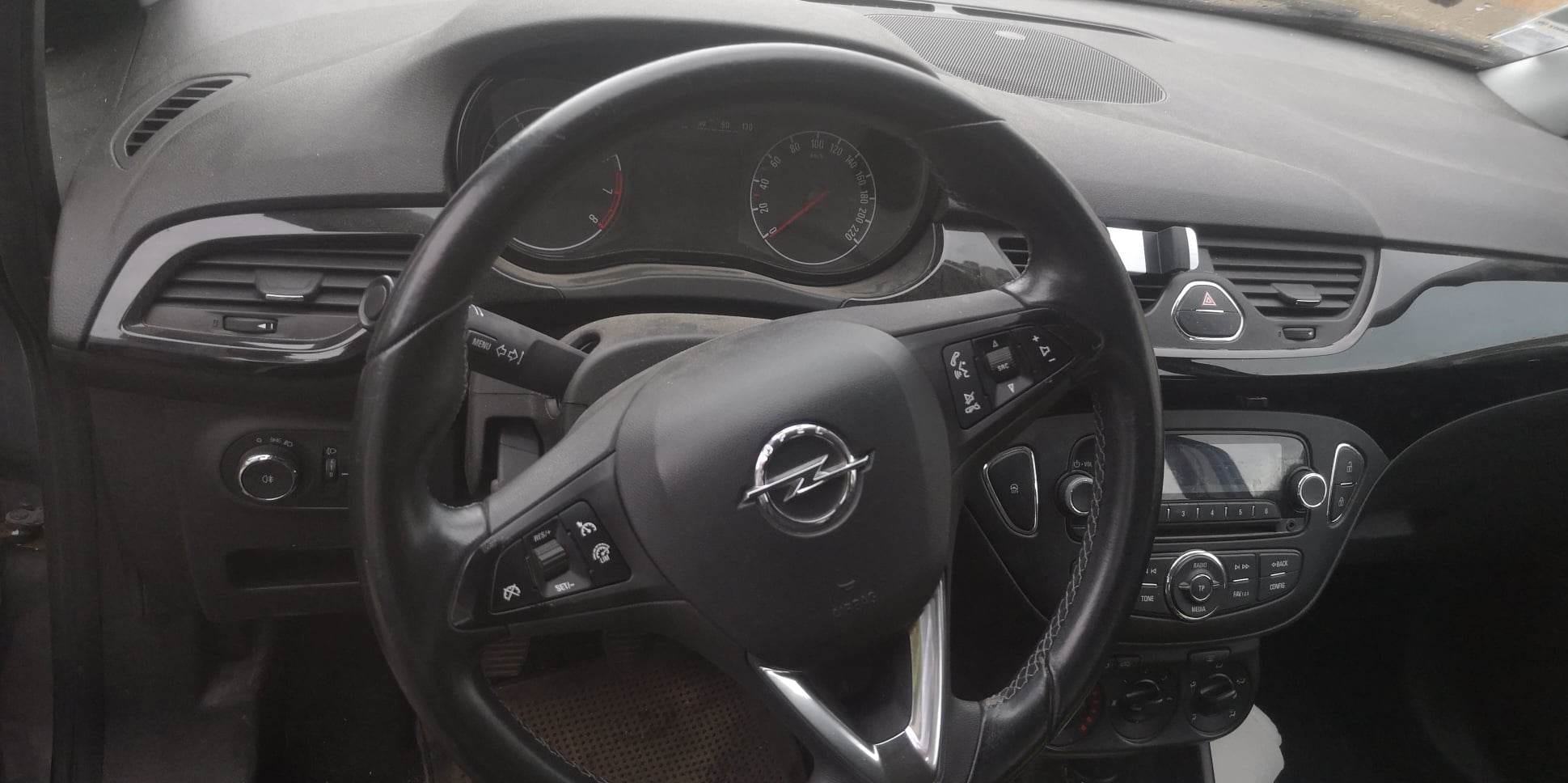 Opel Corsa avec Siège bébé