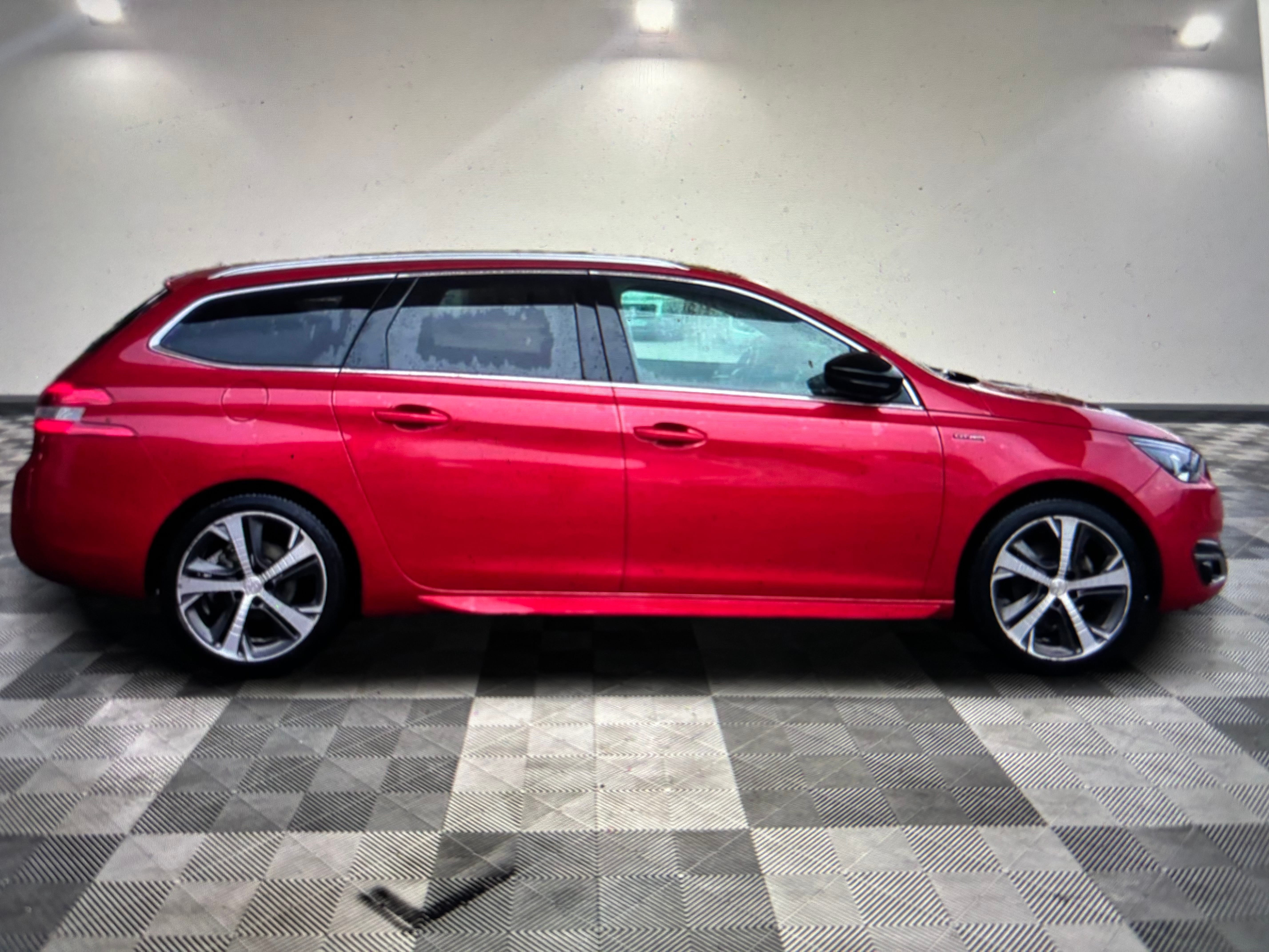 Peugeot 308 SW 1,2 130 cv  eat6 automatique avec Caméra de recul