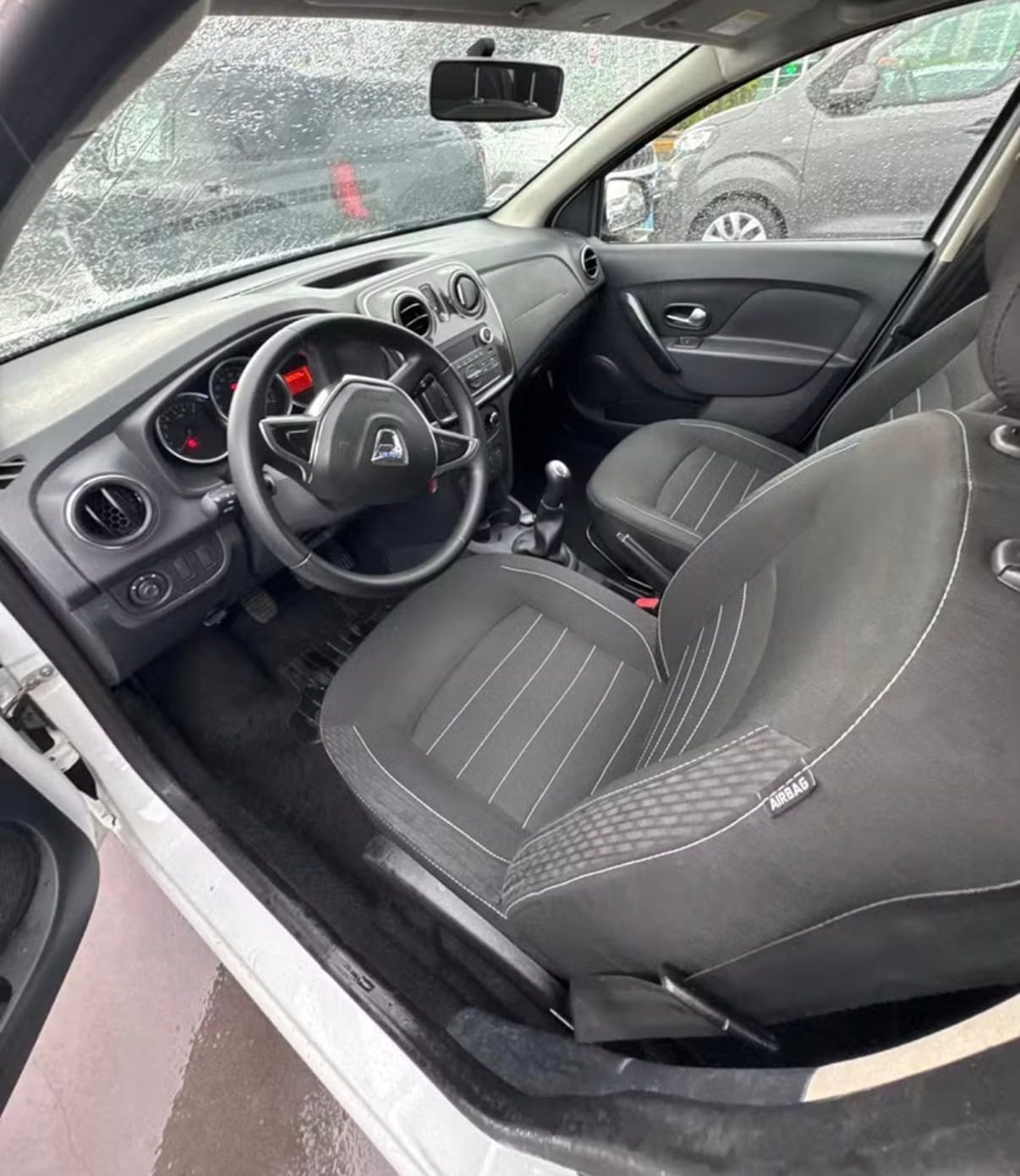 Dacia Sandero avec Autoradio