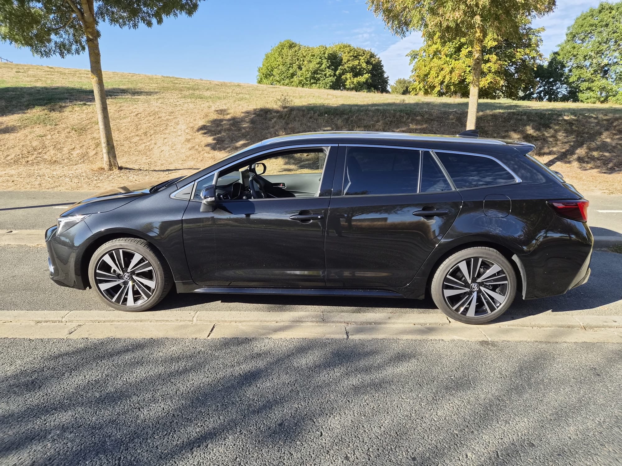 Toyota Corolla Break Hybride avec Climatisation