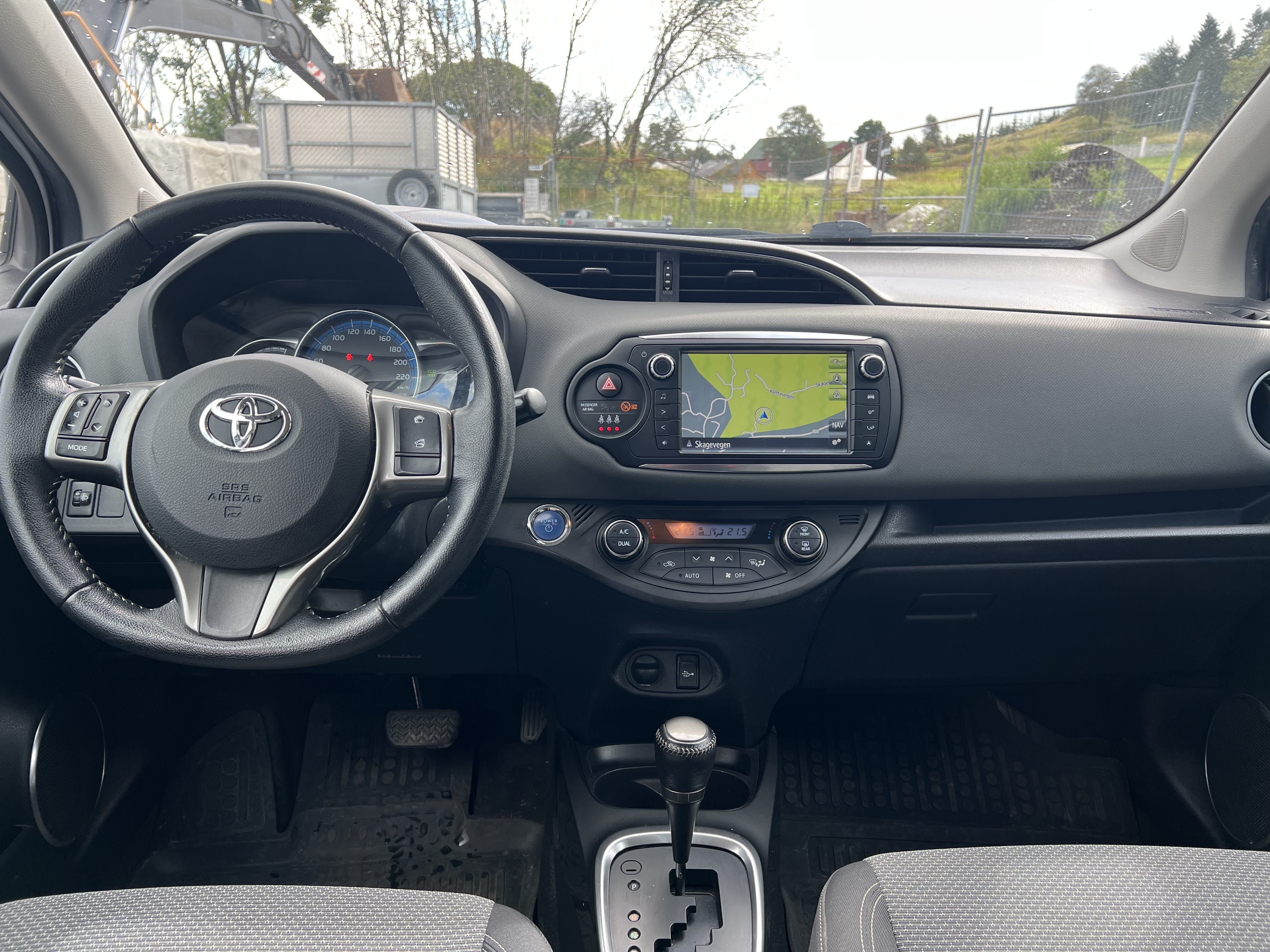 Toyota Yaris Hybrid, 2016, Blyfri 95 / Elektrisk (hybrid), automatisk