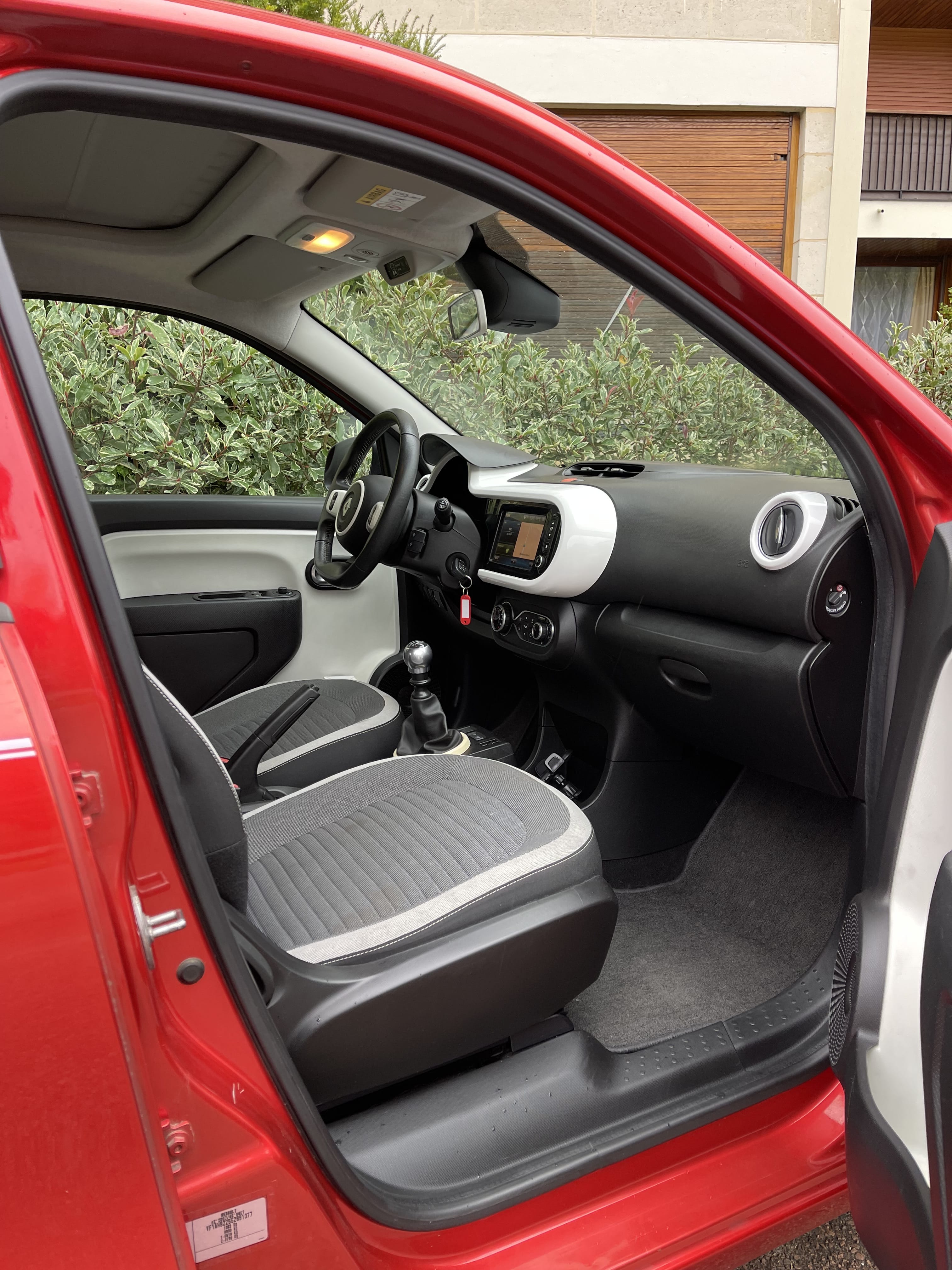 Renault Twingo III avec Entrée audio / iPod