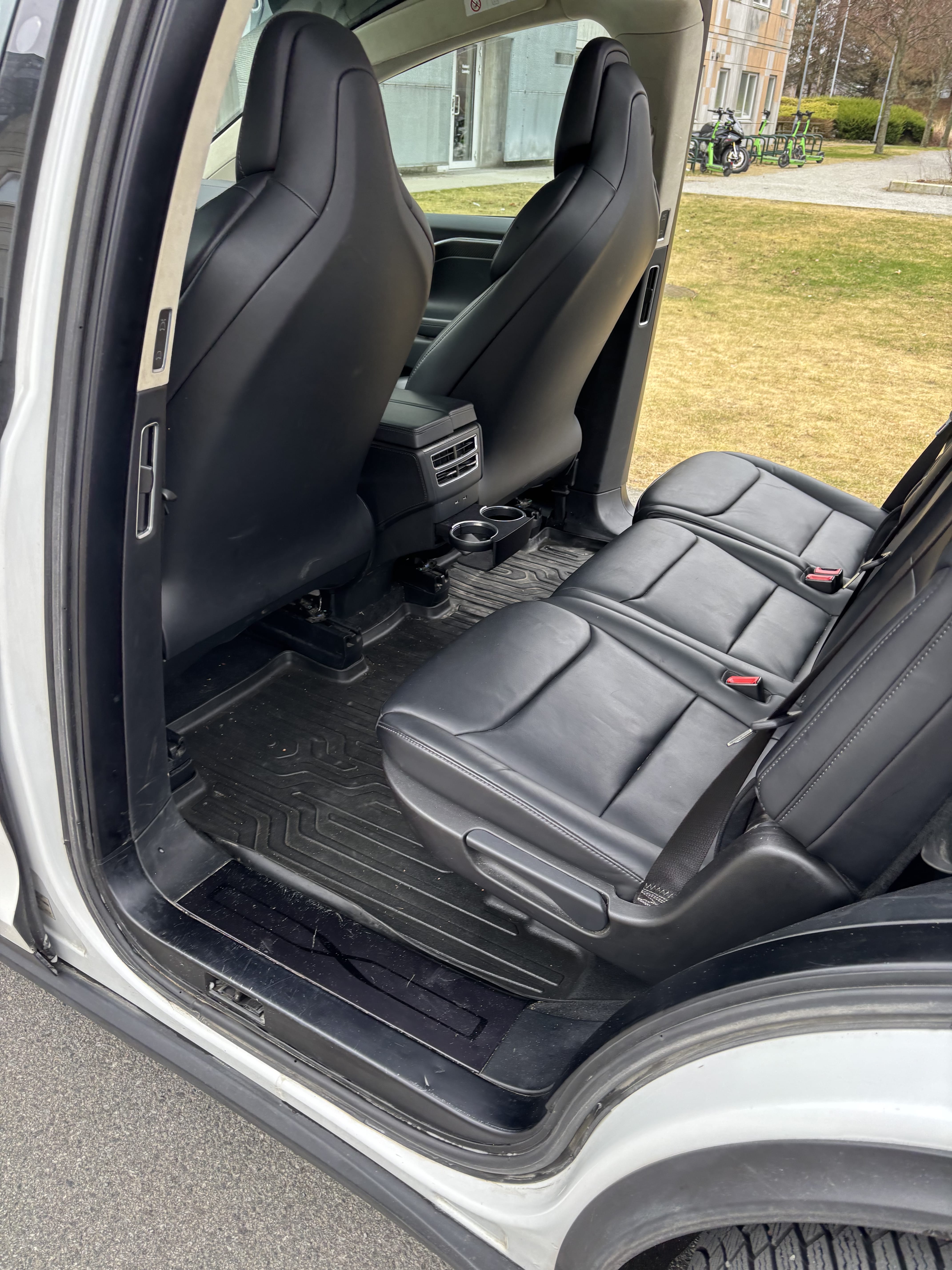 Tesla Model X P100D med GPS