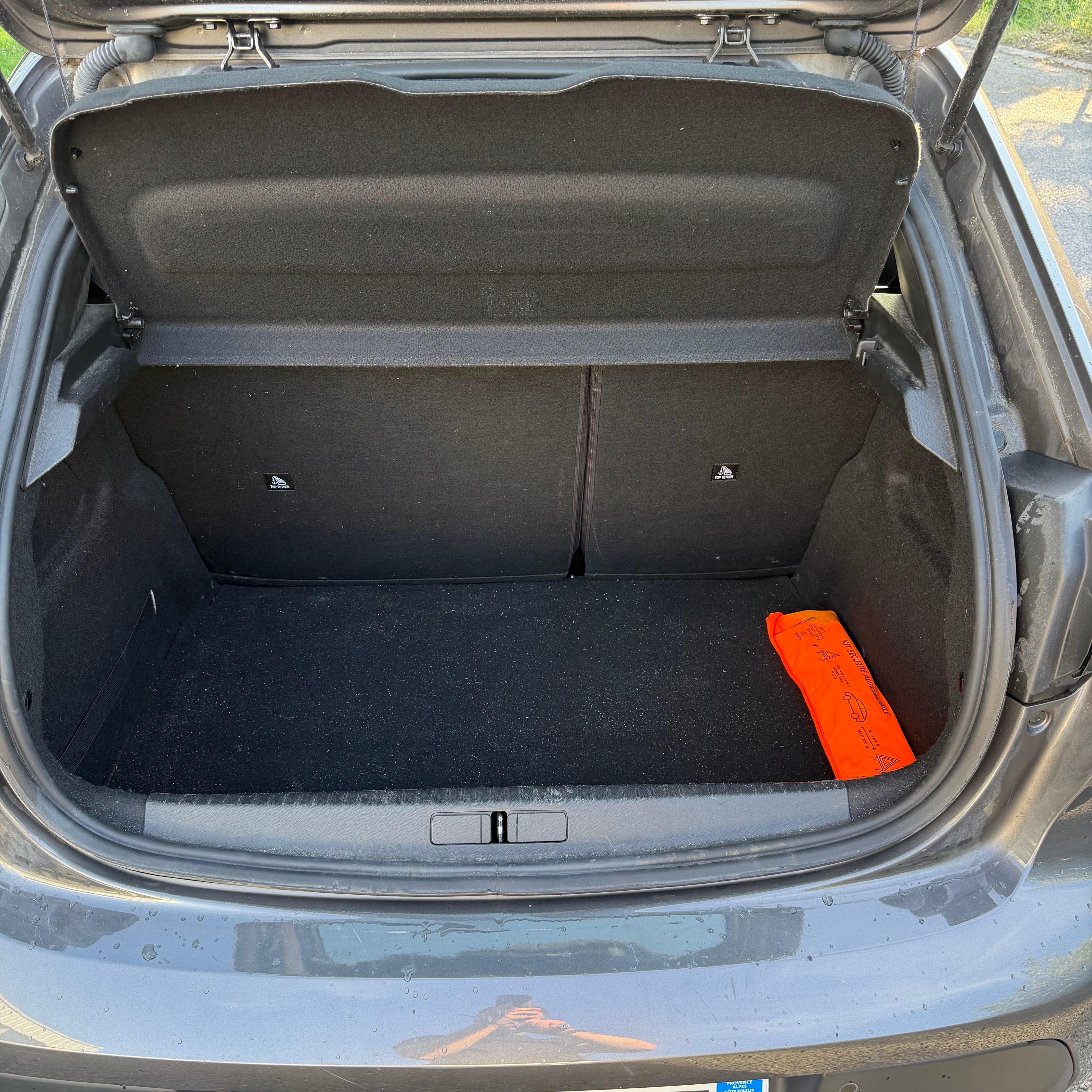 Peugeot 208 avec Apple CarPlay