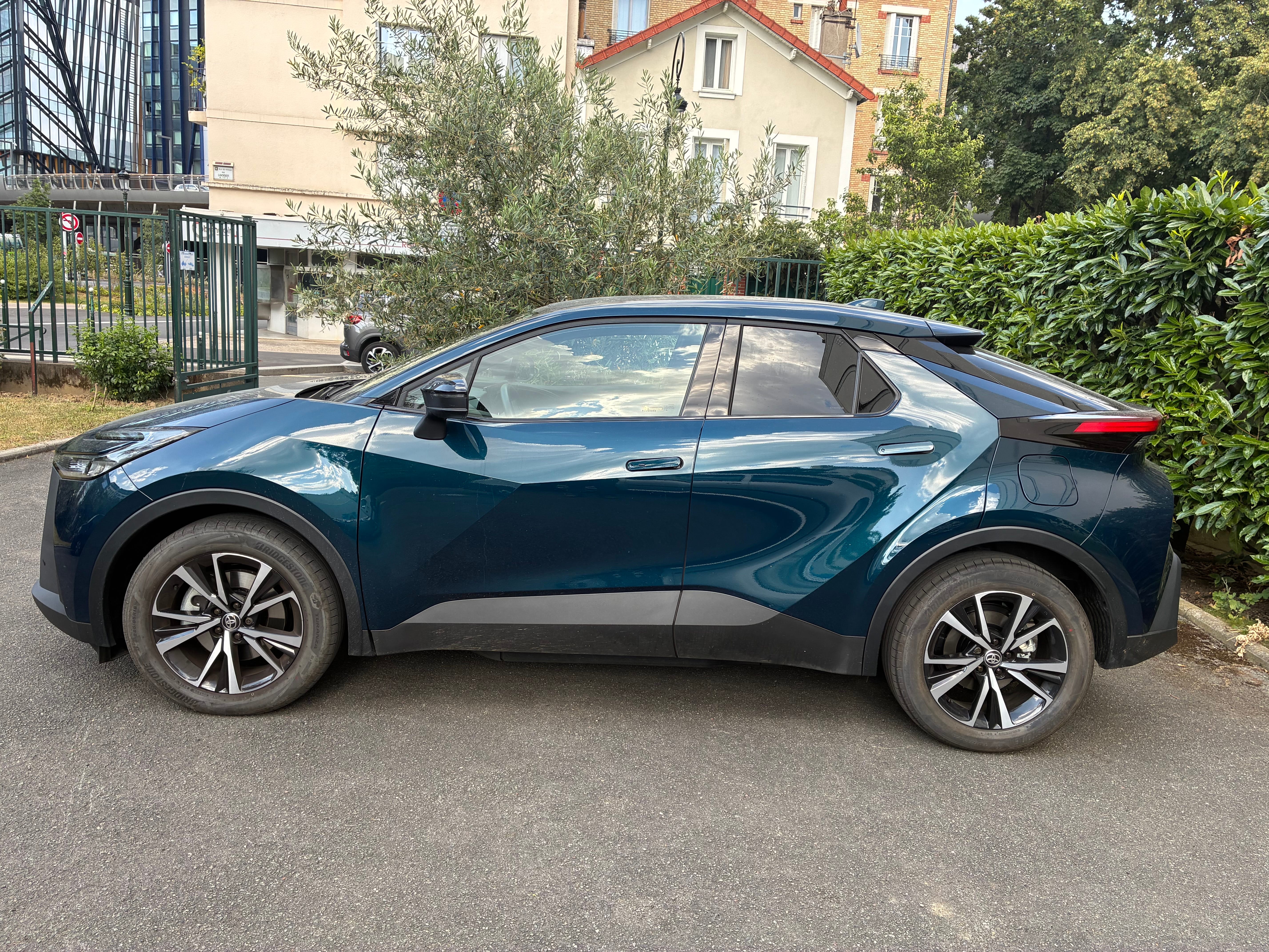 Toyota C-HR Hybrid avec Climatisation