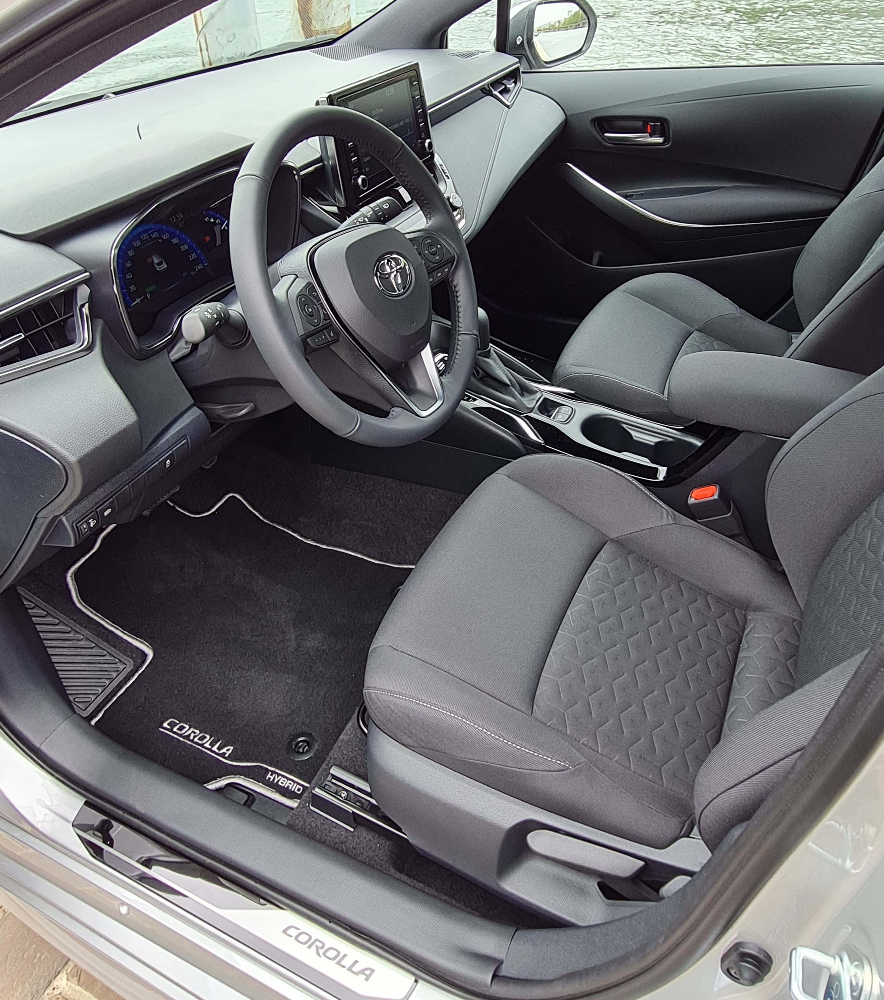 Toyota Corolla HYBRIDE Boîte Auto (FY729) (Clim, Connectivité Smartphone, Camera de recul, ...) #