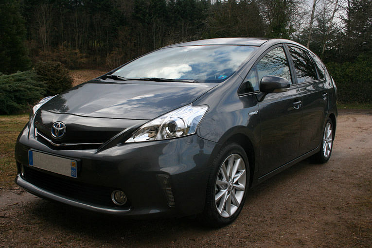 Location Toyota Prius + 2012 Hybride Automatique 7 places