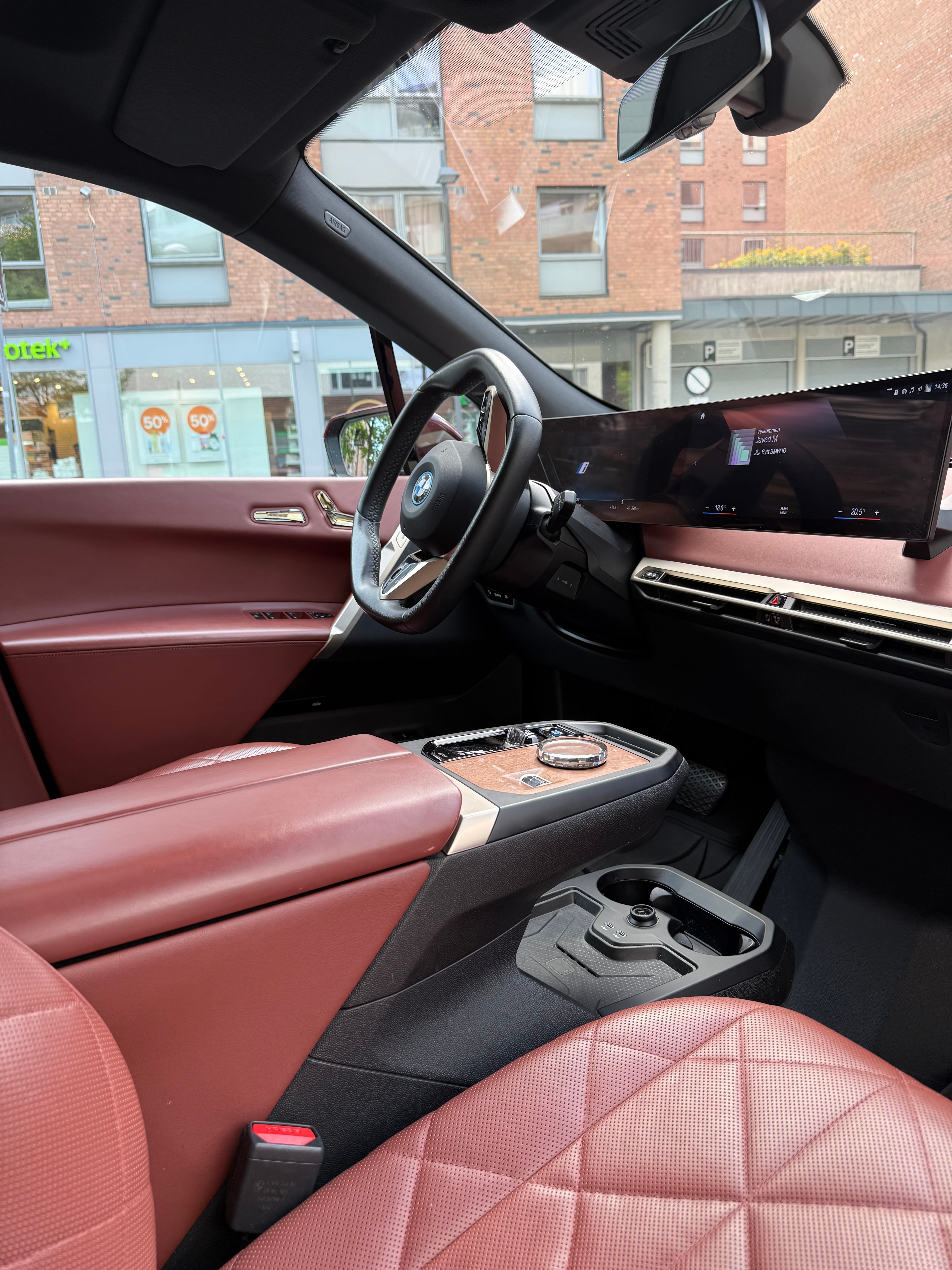 BMW iX xDrive50 med Ryggekamera