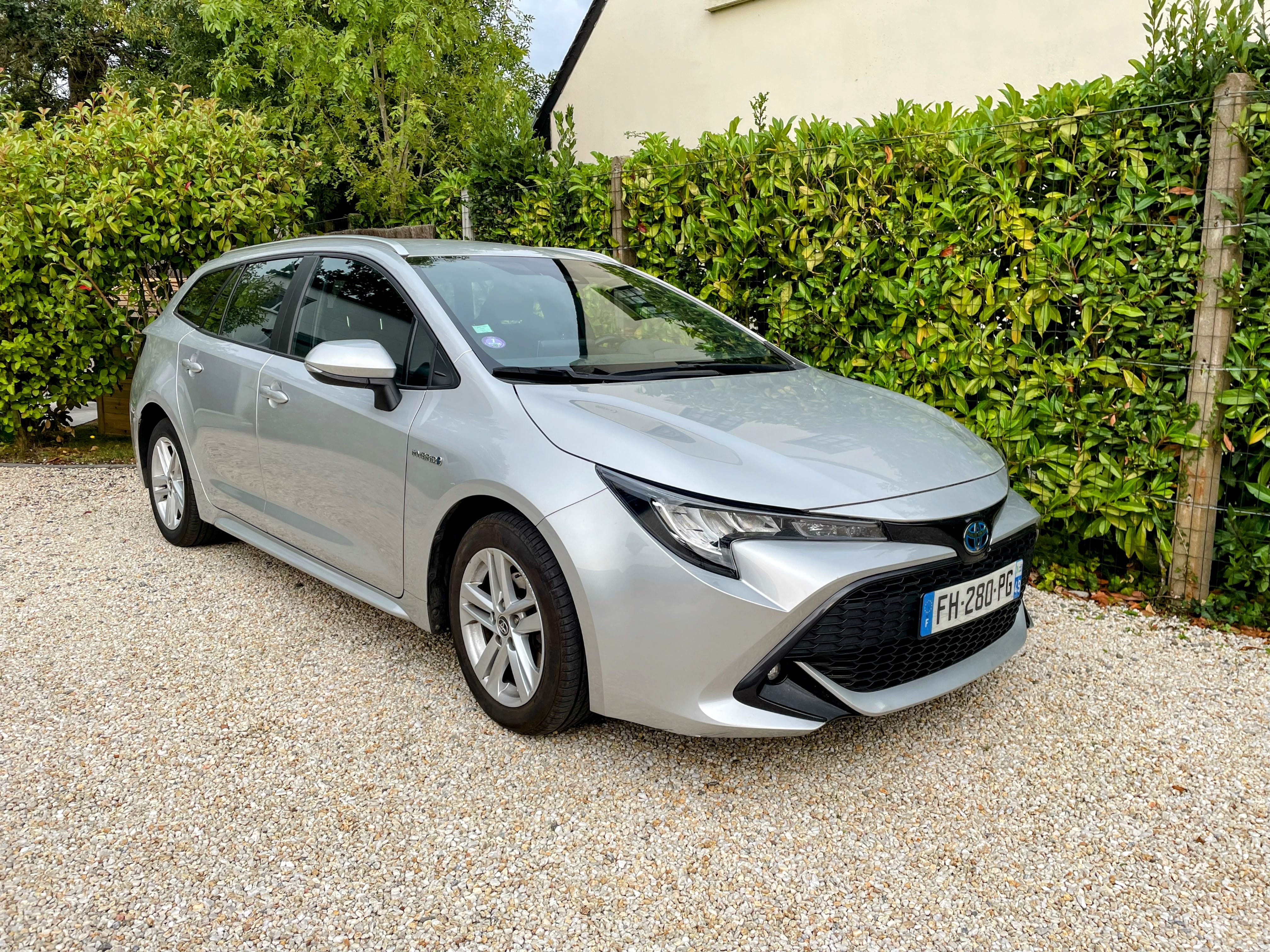 Toyota Corolla Break, 2019, Essence 98 / Électrique (hybride), automatique