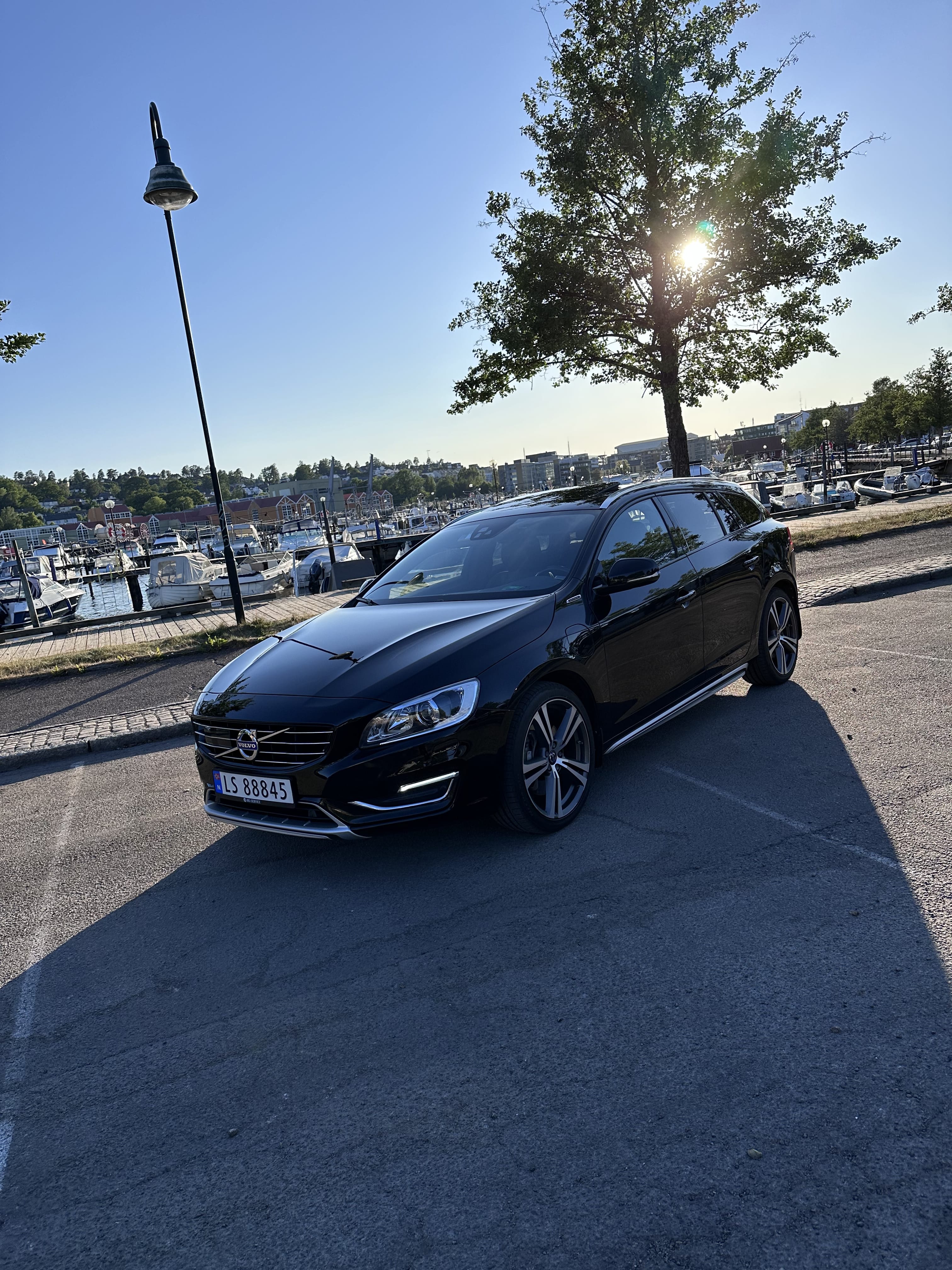 Volvo V60 Plug-in Hybrid, 2017, Diesel / Elektrisk (hybrid), automatisk