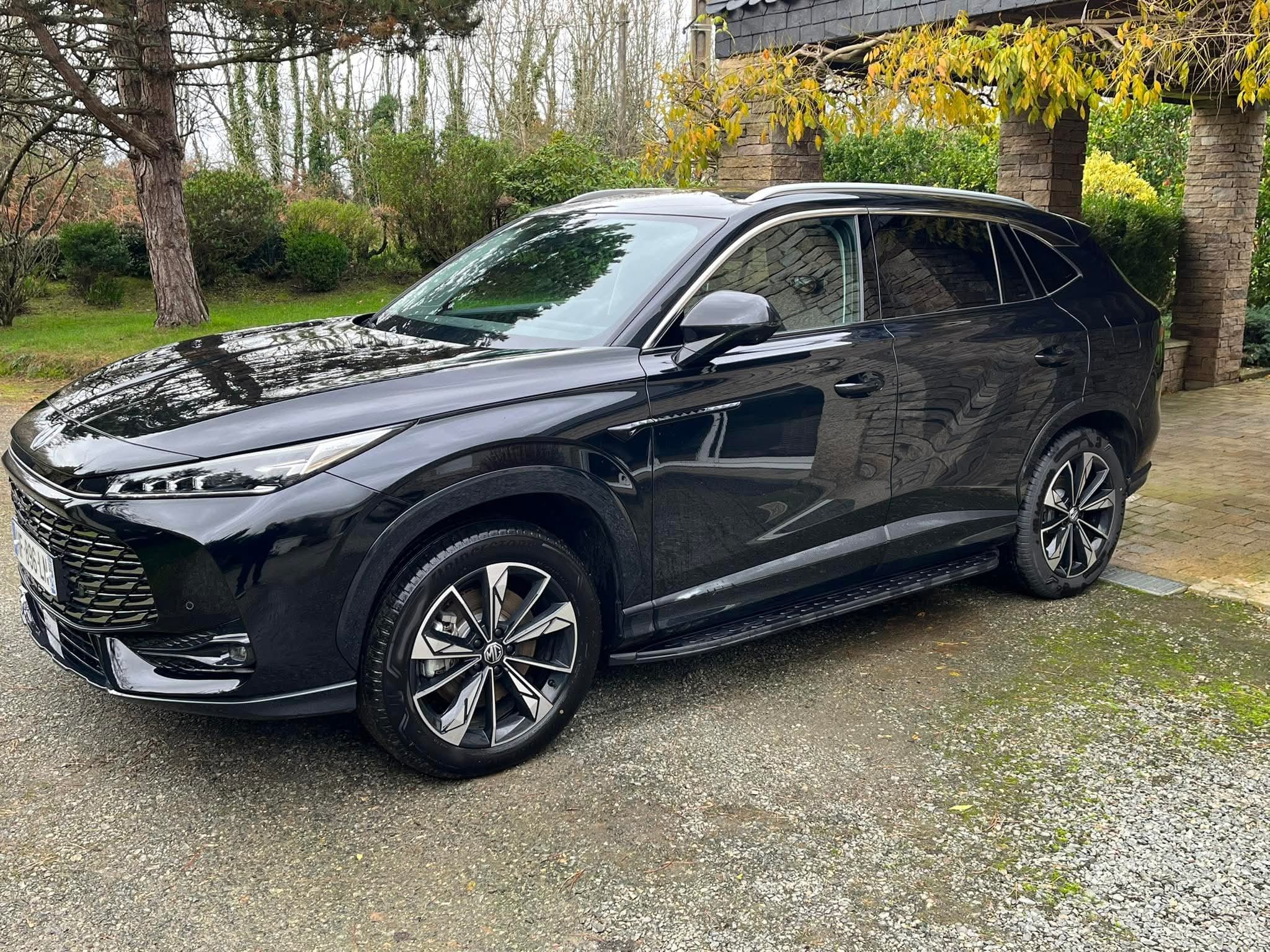 MG HS PHEV VERSION 2025 LUXURY BLACK, 2025, Essence 98 / Électrique (hybride), automatique
