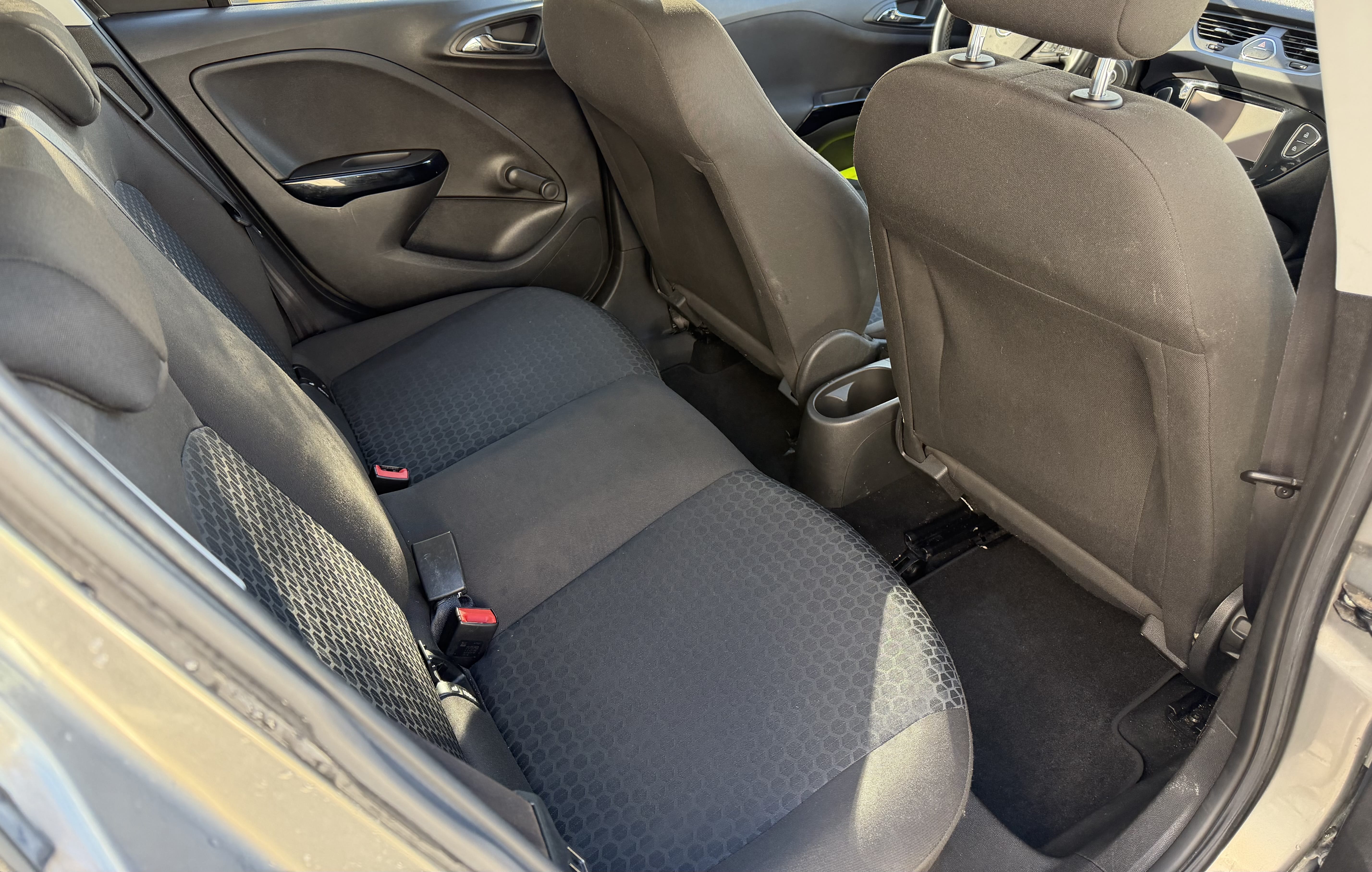 Opel Corsa avec Entrée audio / iPod