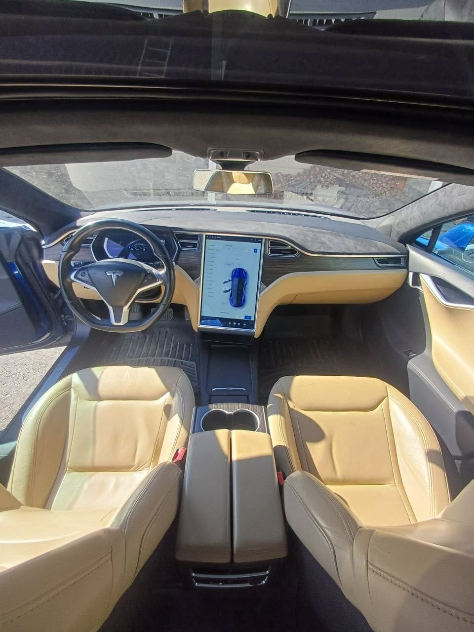 Tesla Model S med Ryggekamera