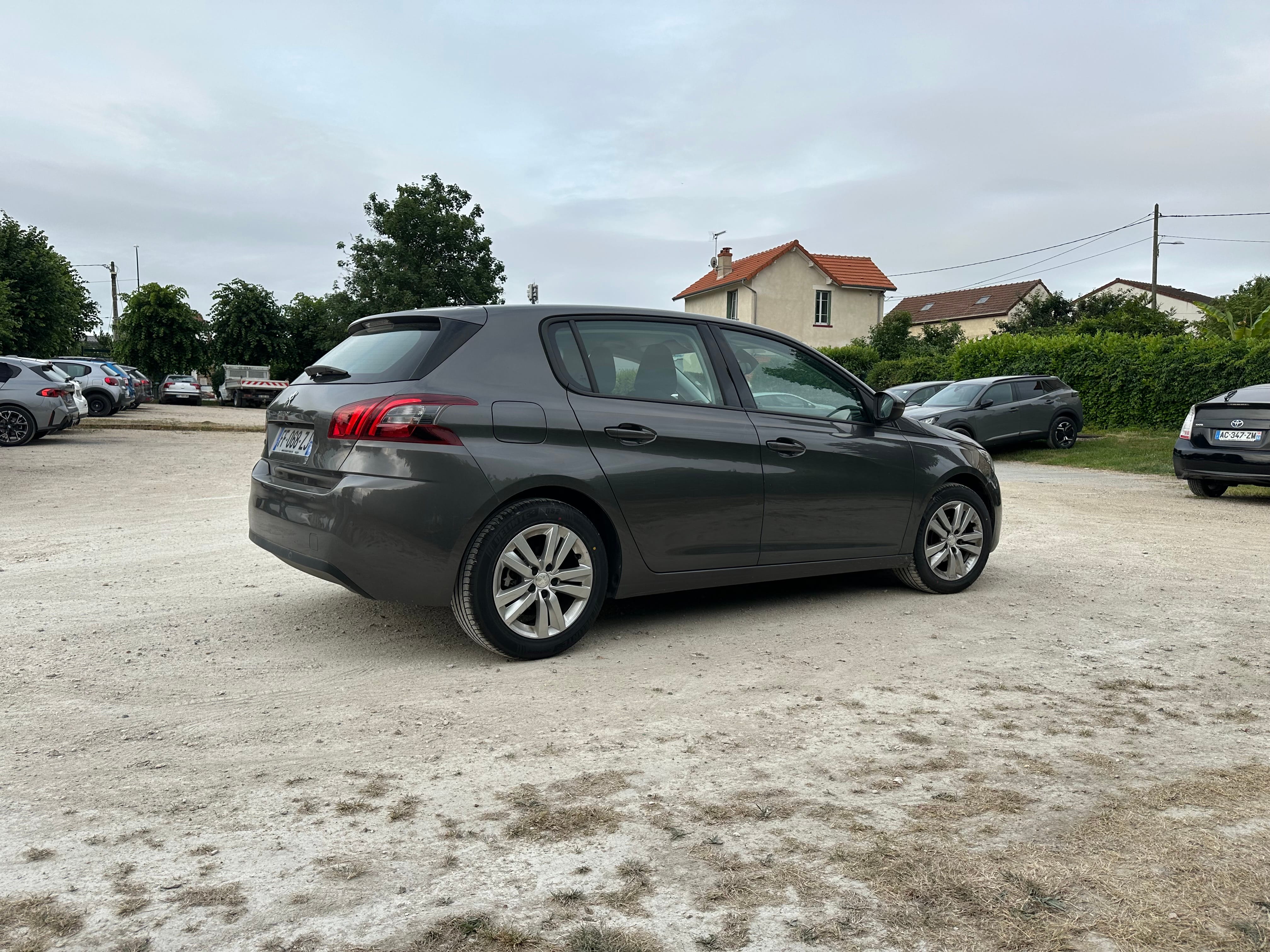Peugeot 308 with Cruise control