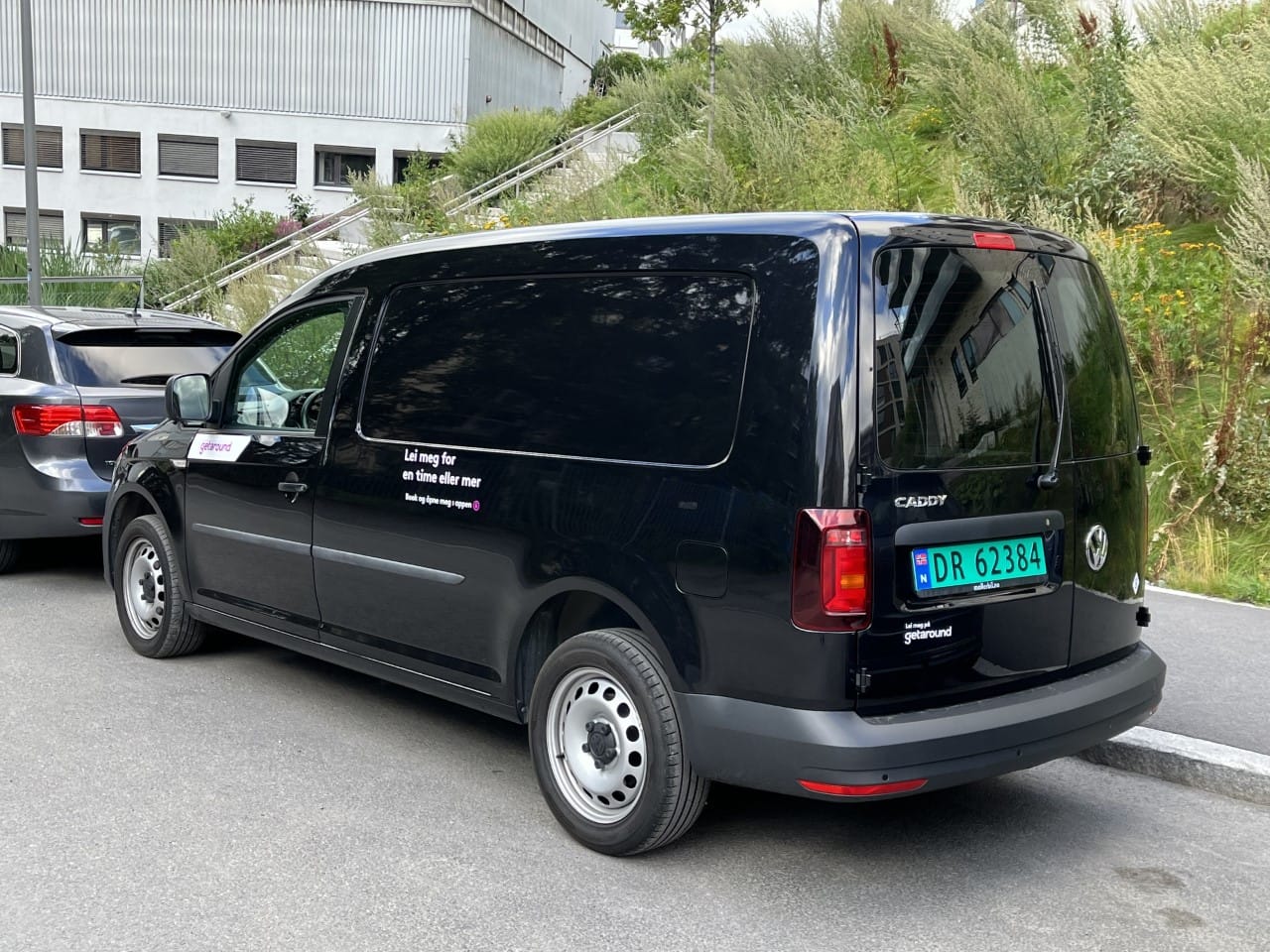 Volkswagen Caddy Varebil 1.4l bensin (Maxi versjon) - innendørs parkering med Aircondition