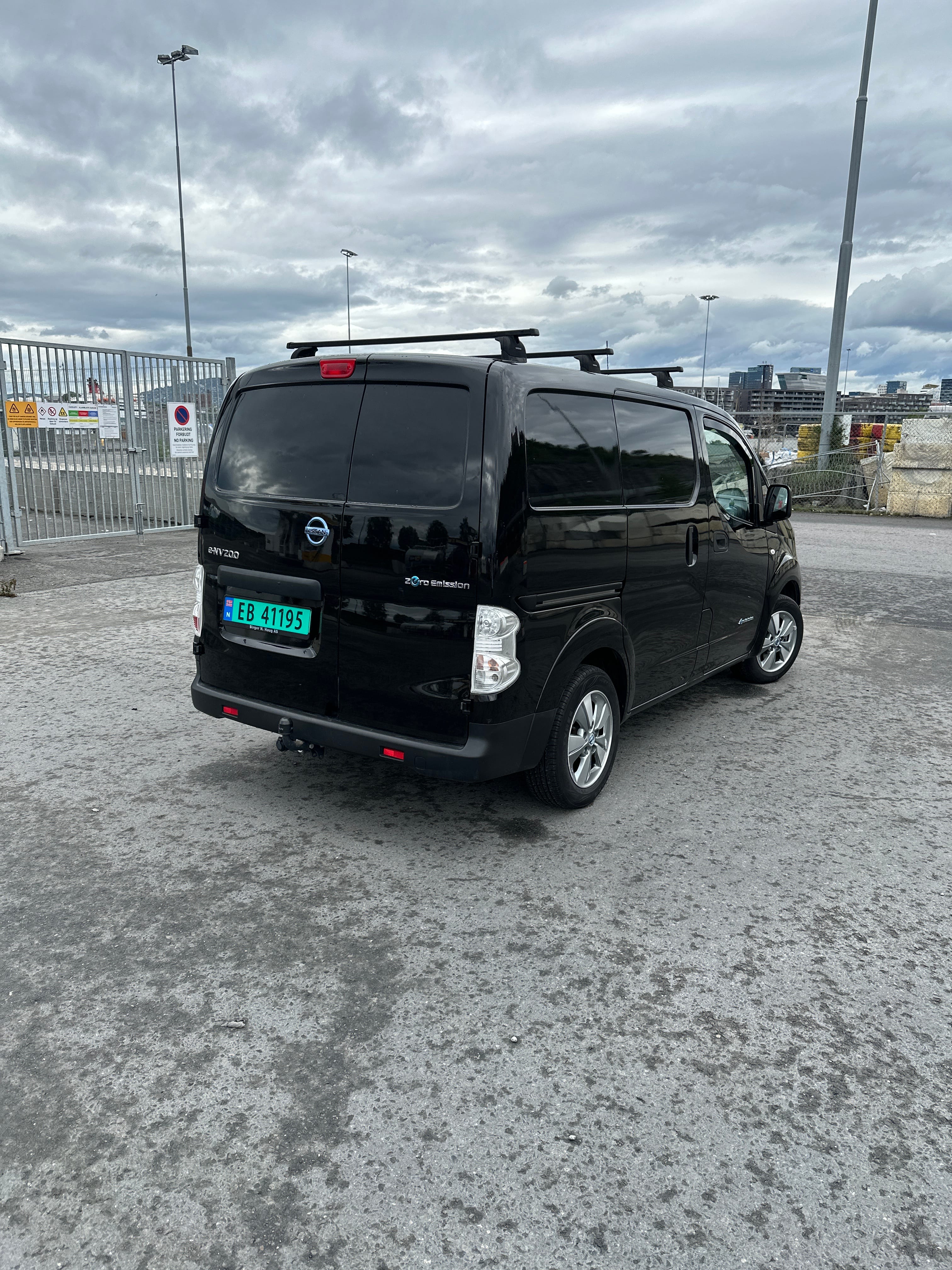 Nissan e-NV200 Varebil mit Navigationsgerät
