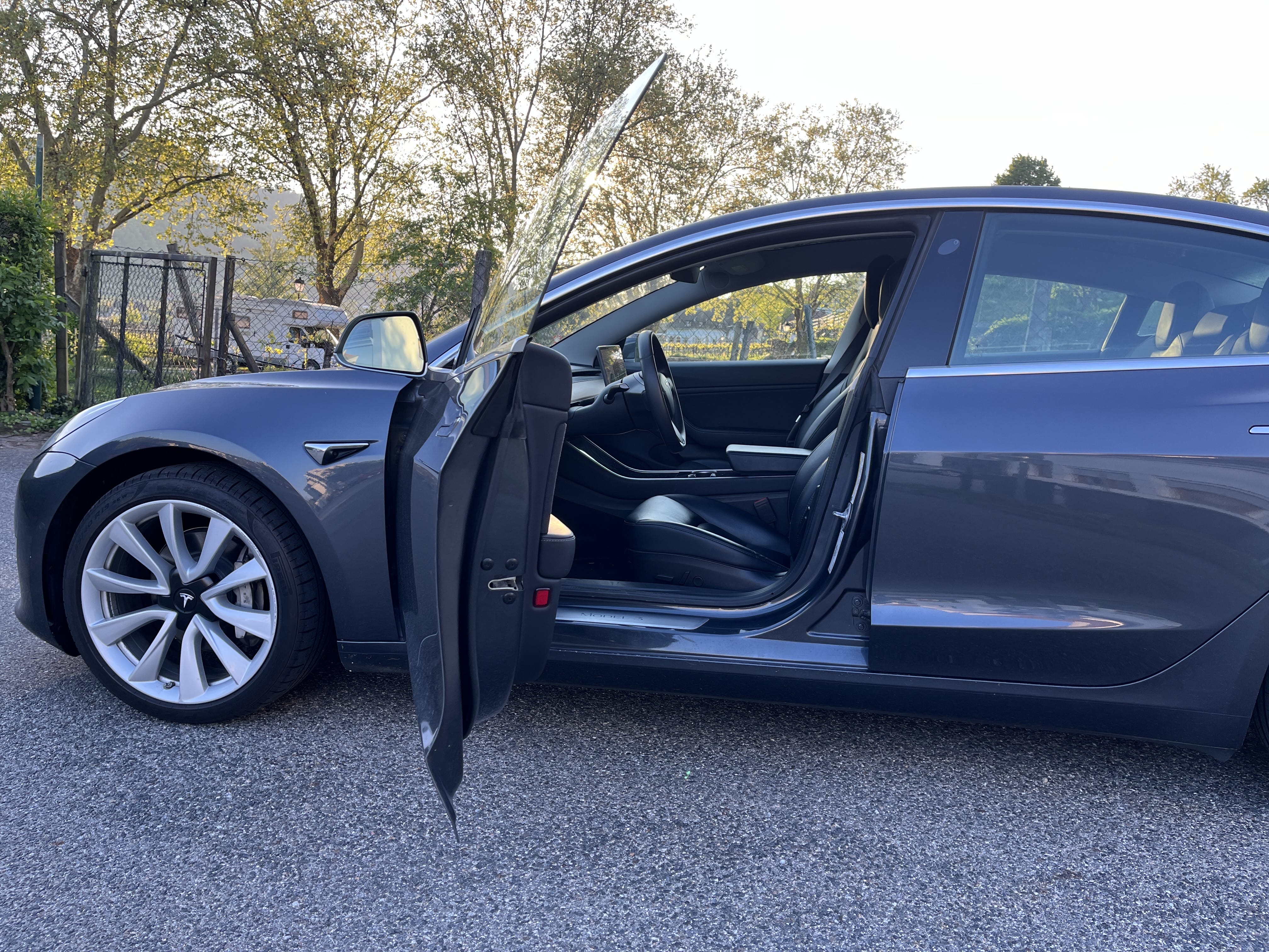 Tesla Model 3 Longe Range mit 4-Rad-Antrieb
