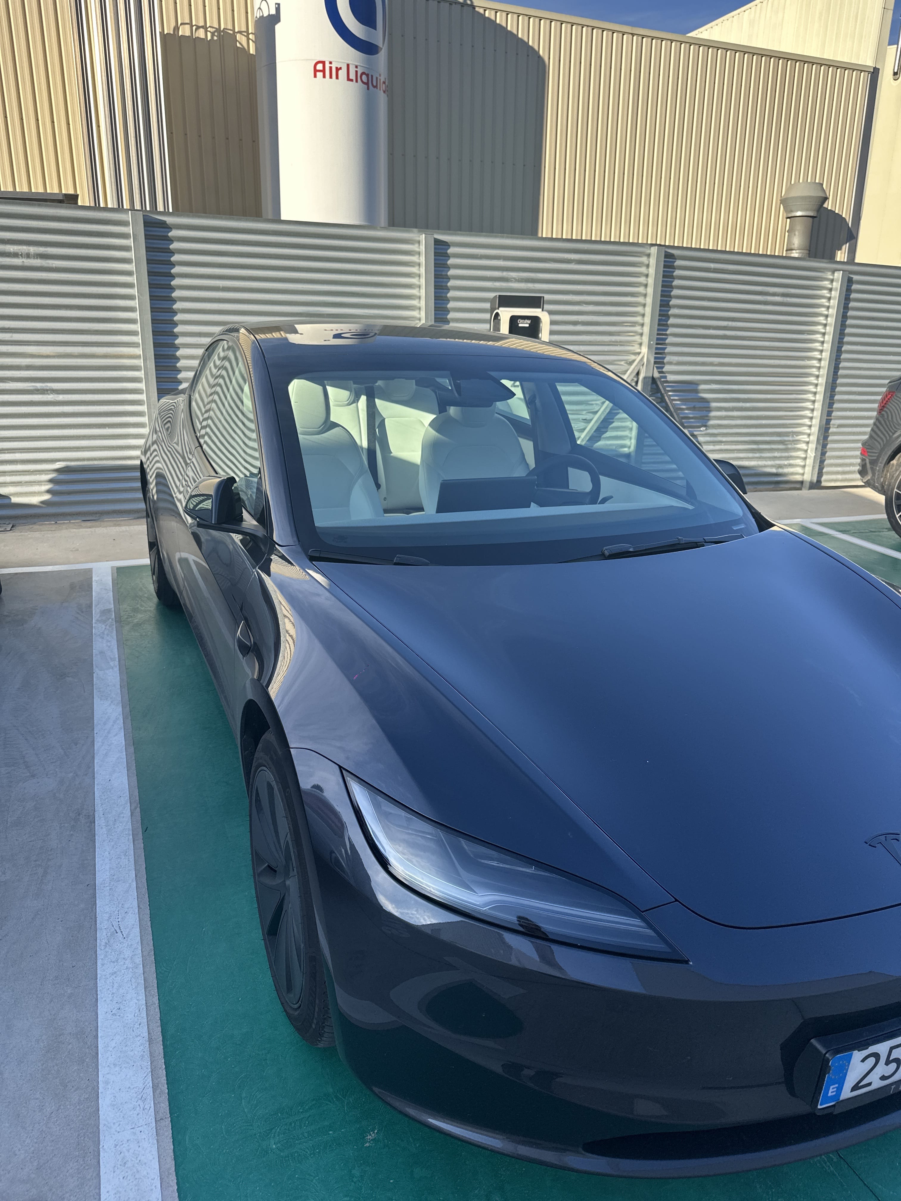 Tesla Model 3 Standard Range con Cadenas para la nieve