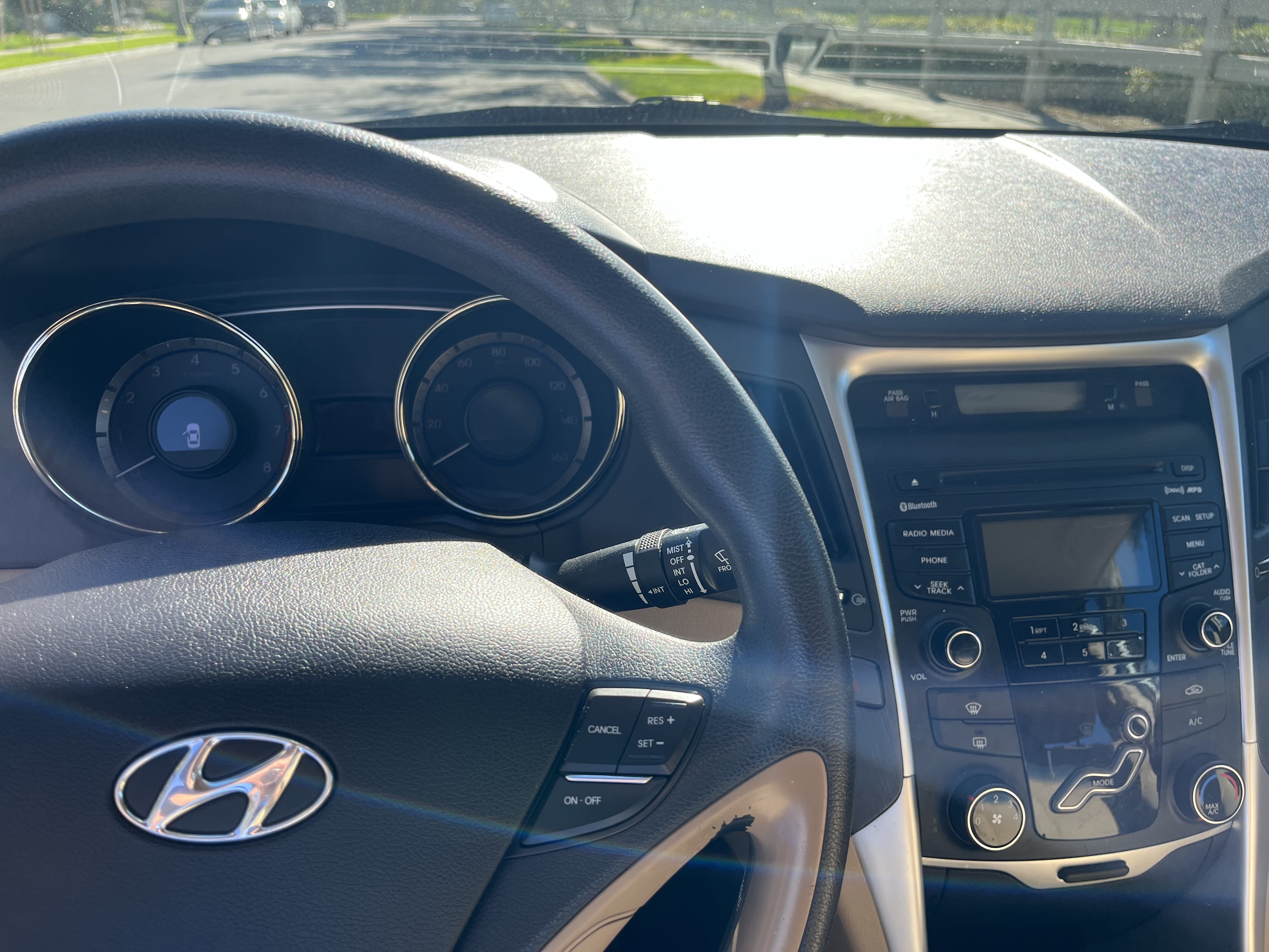 Hyundai Sonata GLS with Audio / iPod input