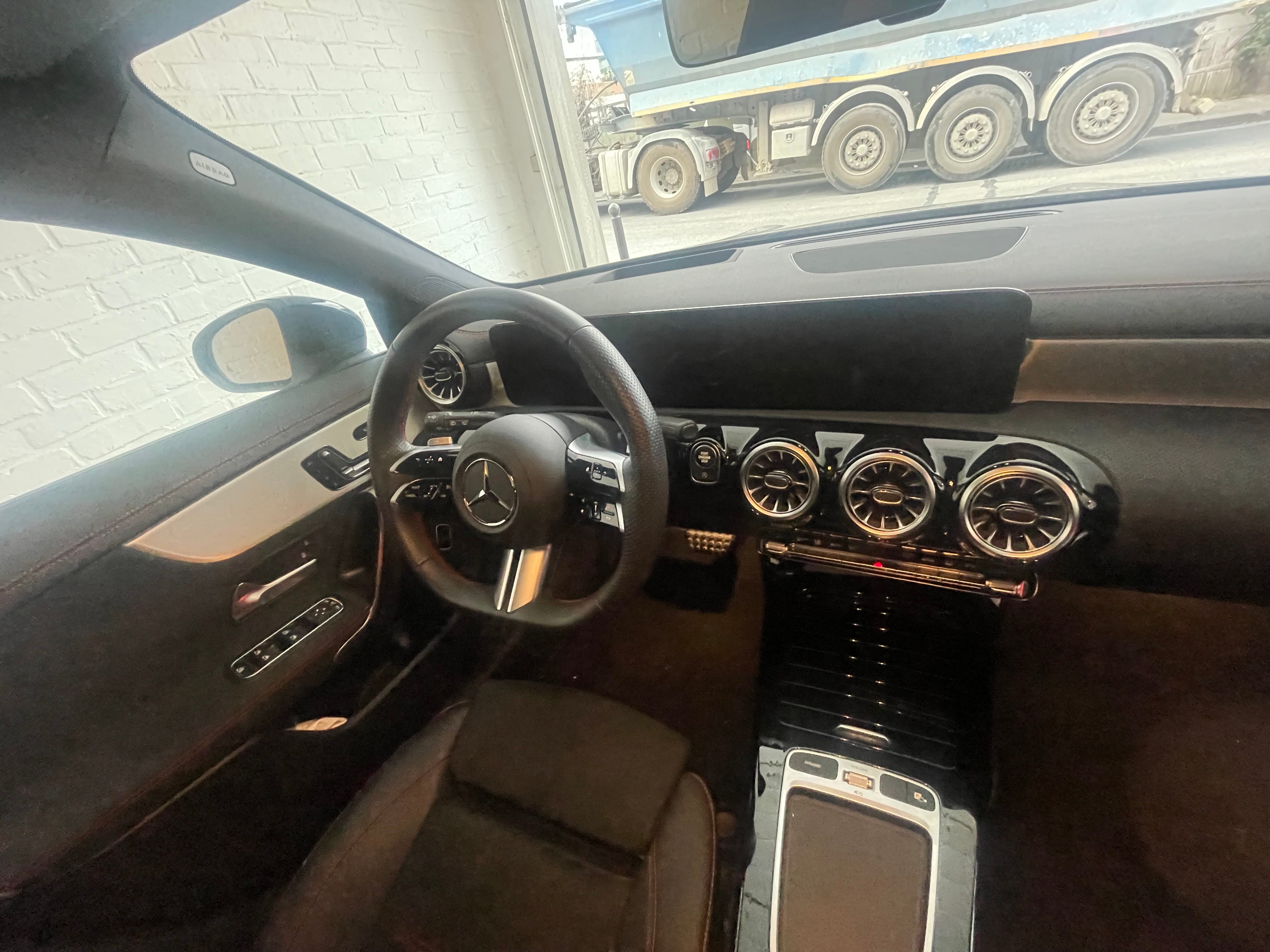 Mercedes-Benz CLA 200 avec Régulateur de vitesse