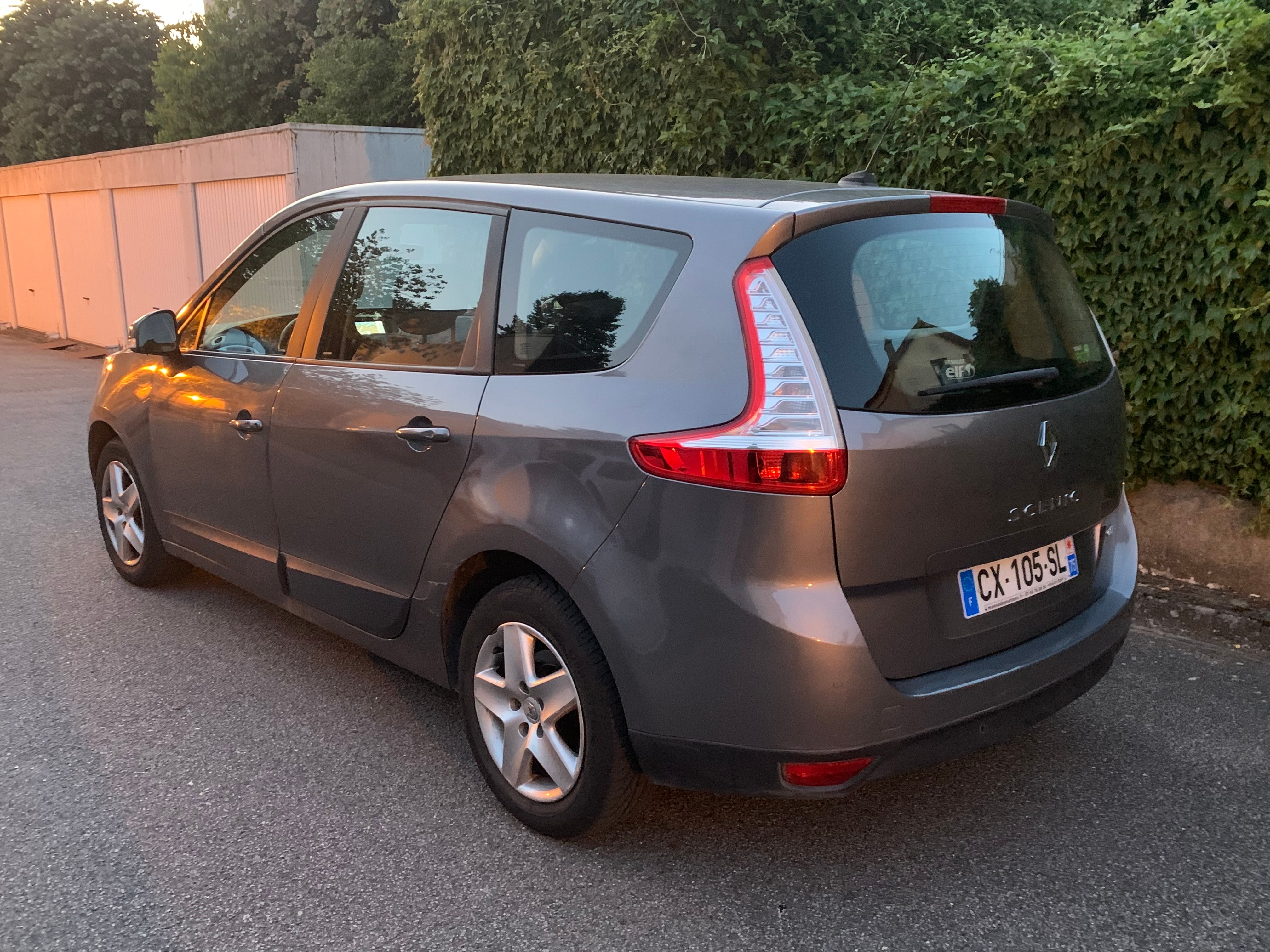 Renault Grand Scenic avec Climatisation