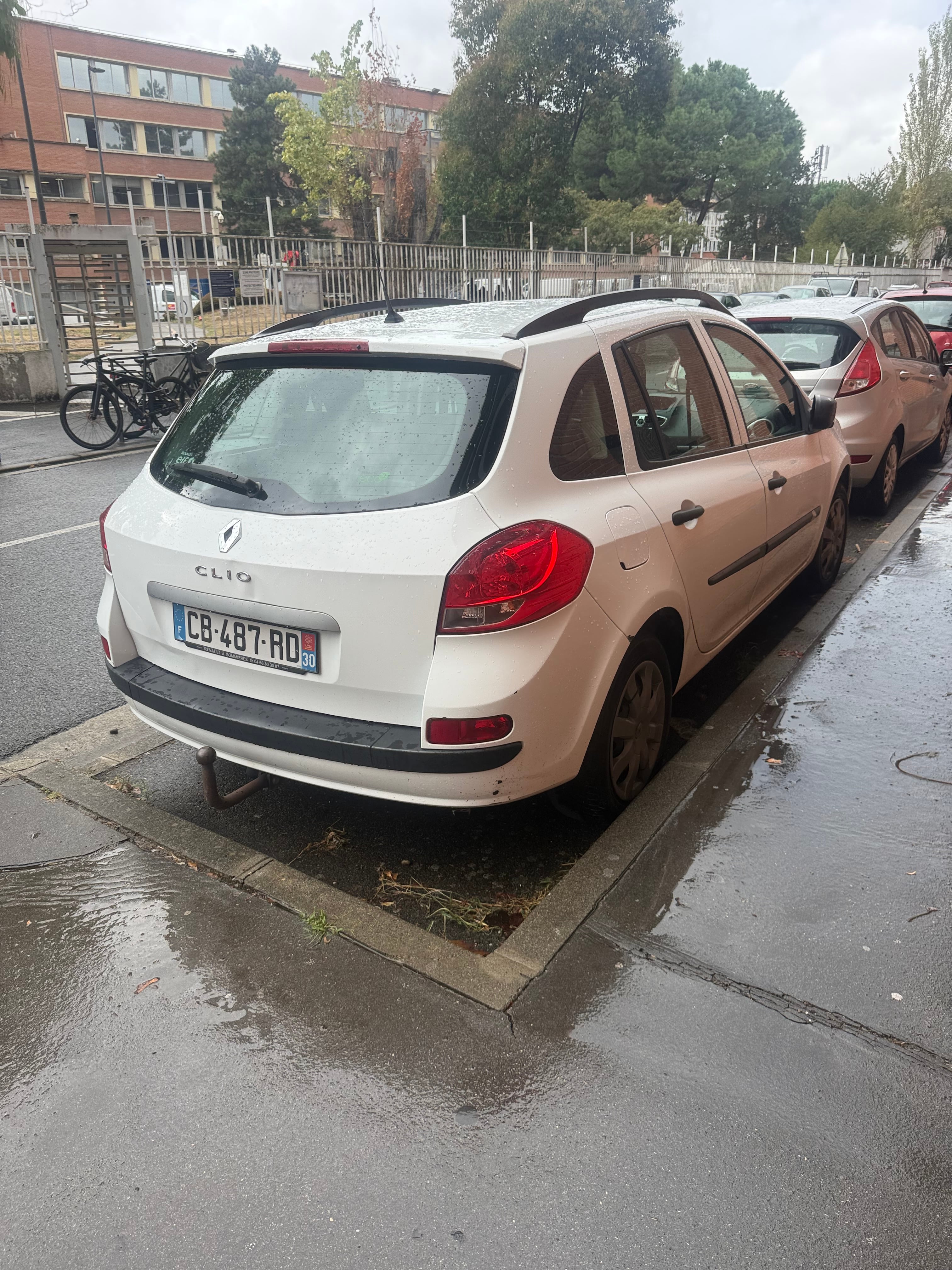 Renault Clio (CB-487-RD) con Enganche