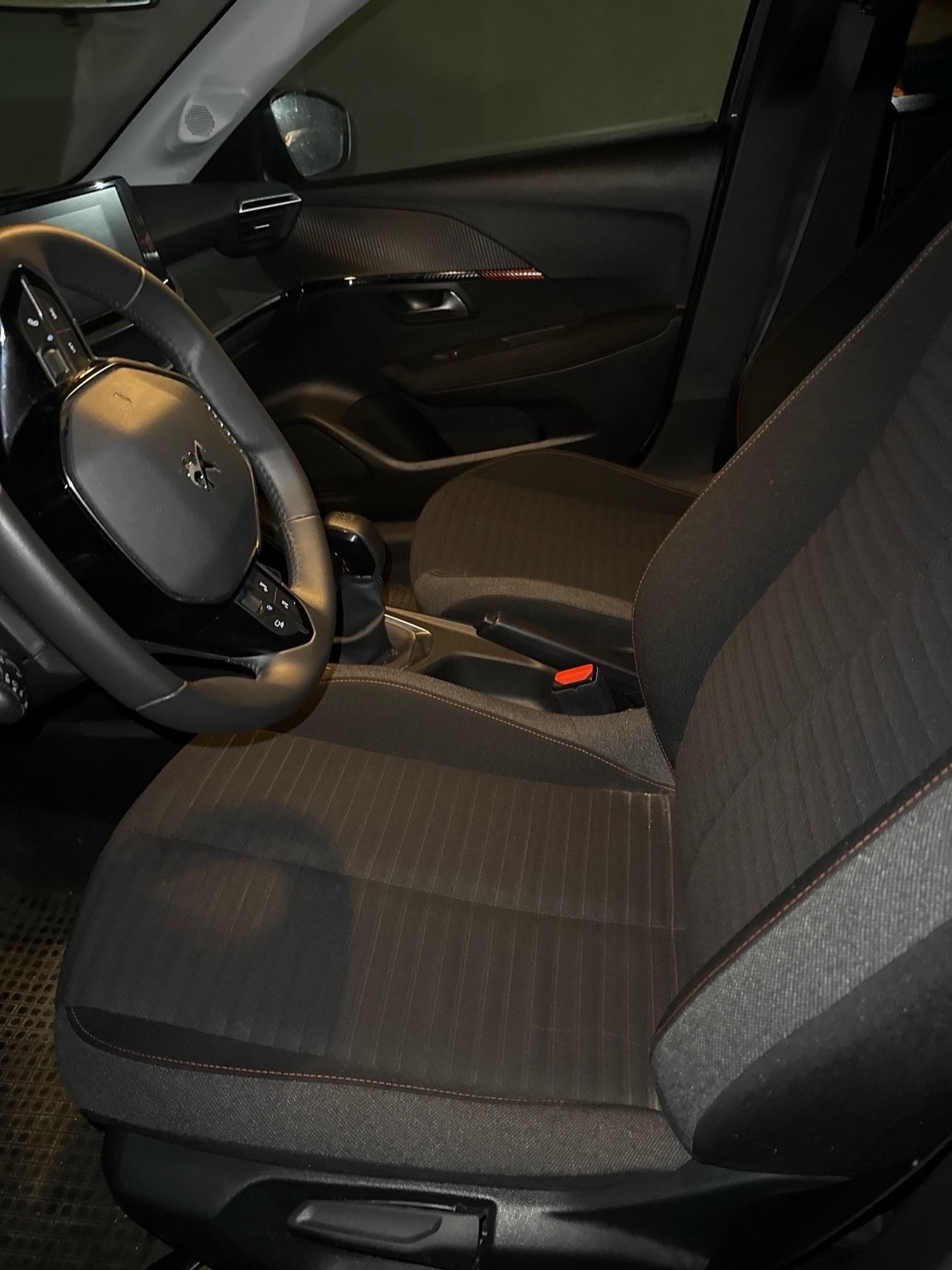 Peugeot 208 avec GPS