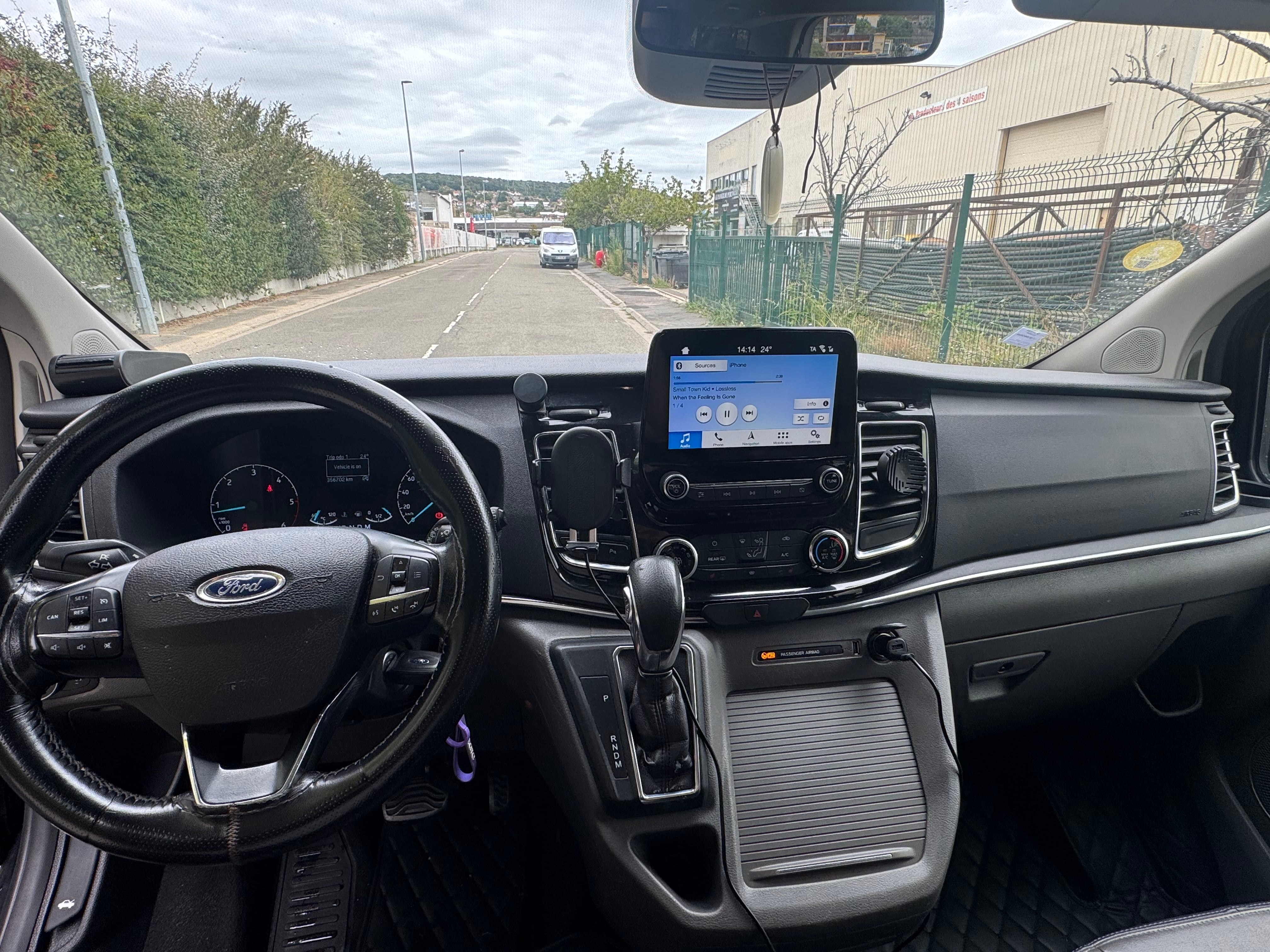 Ford Tourneo Custom avec GPS