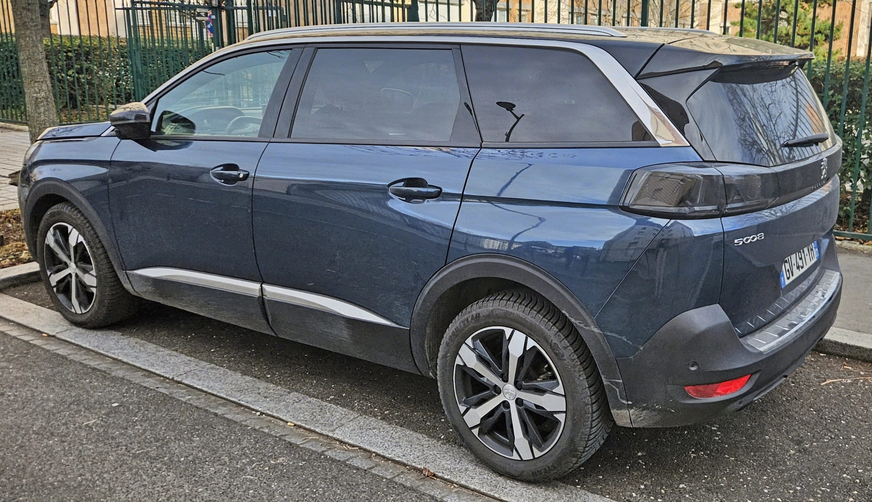 Peugeot 5008 7 Places 3 ISOFIX - Hayon Électrique avec Climatisation