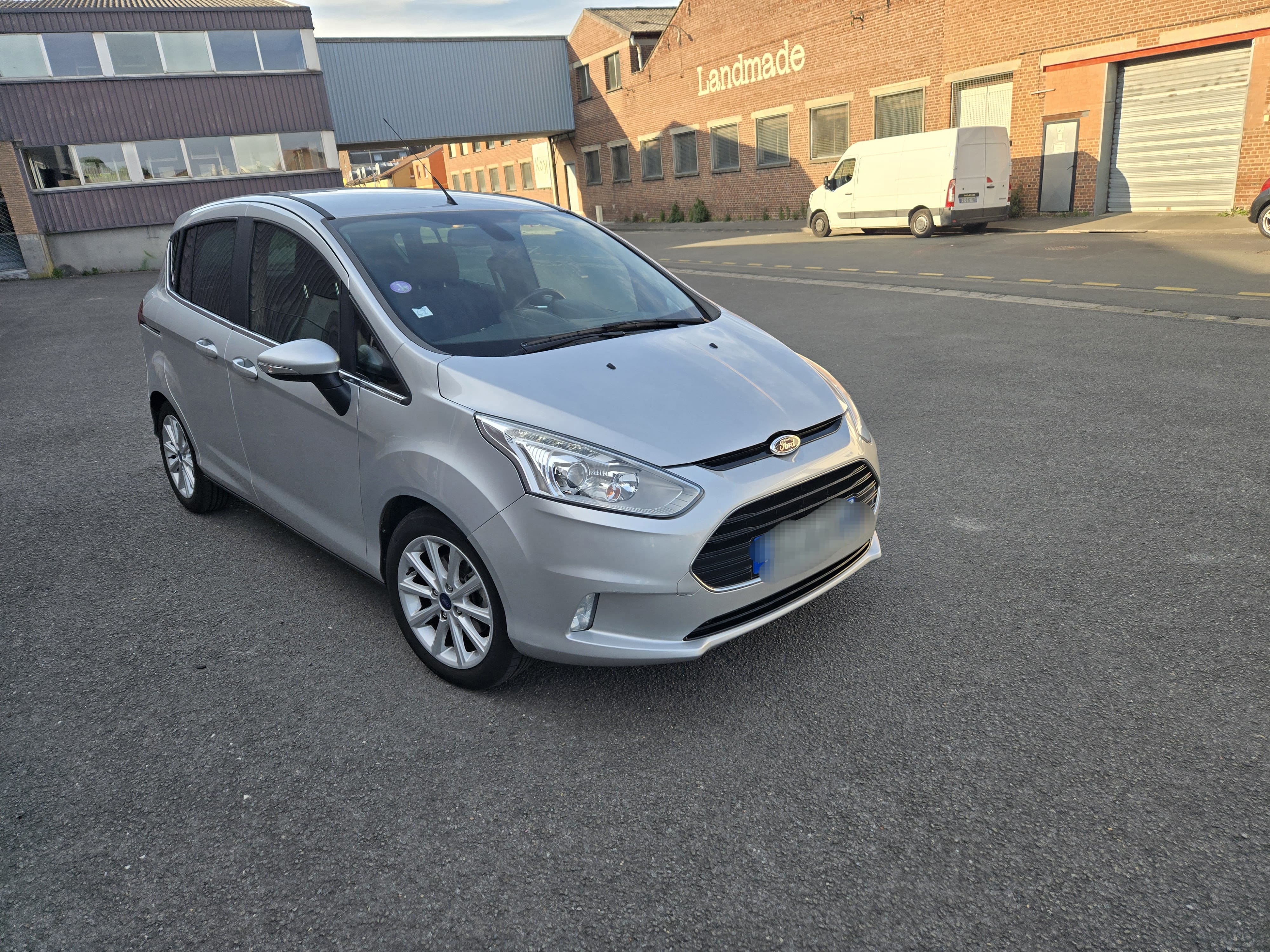 Ford B-Max avec Entrée audio / iPod