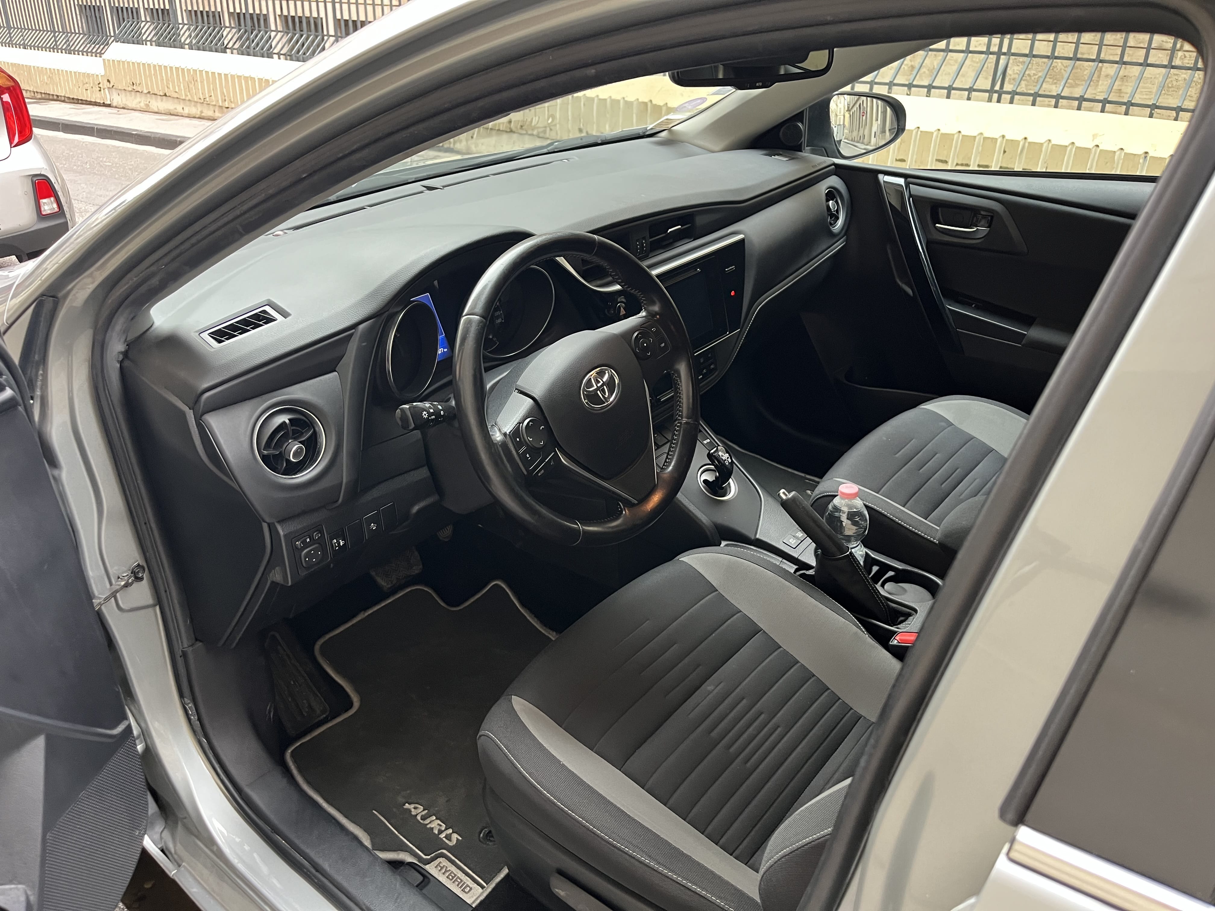 Toyota Auris Touring Sports  – Hybride  & Grand coffre  – Pneus neige  - Marseille Préfecture met Cruise control