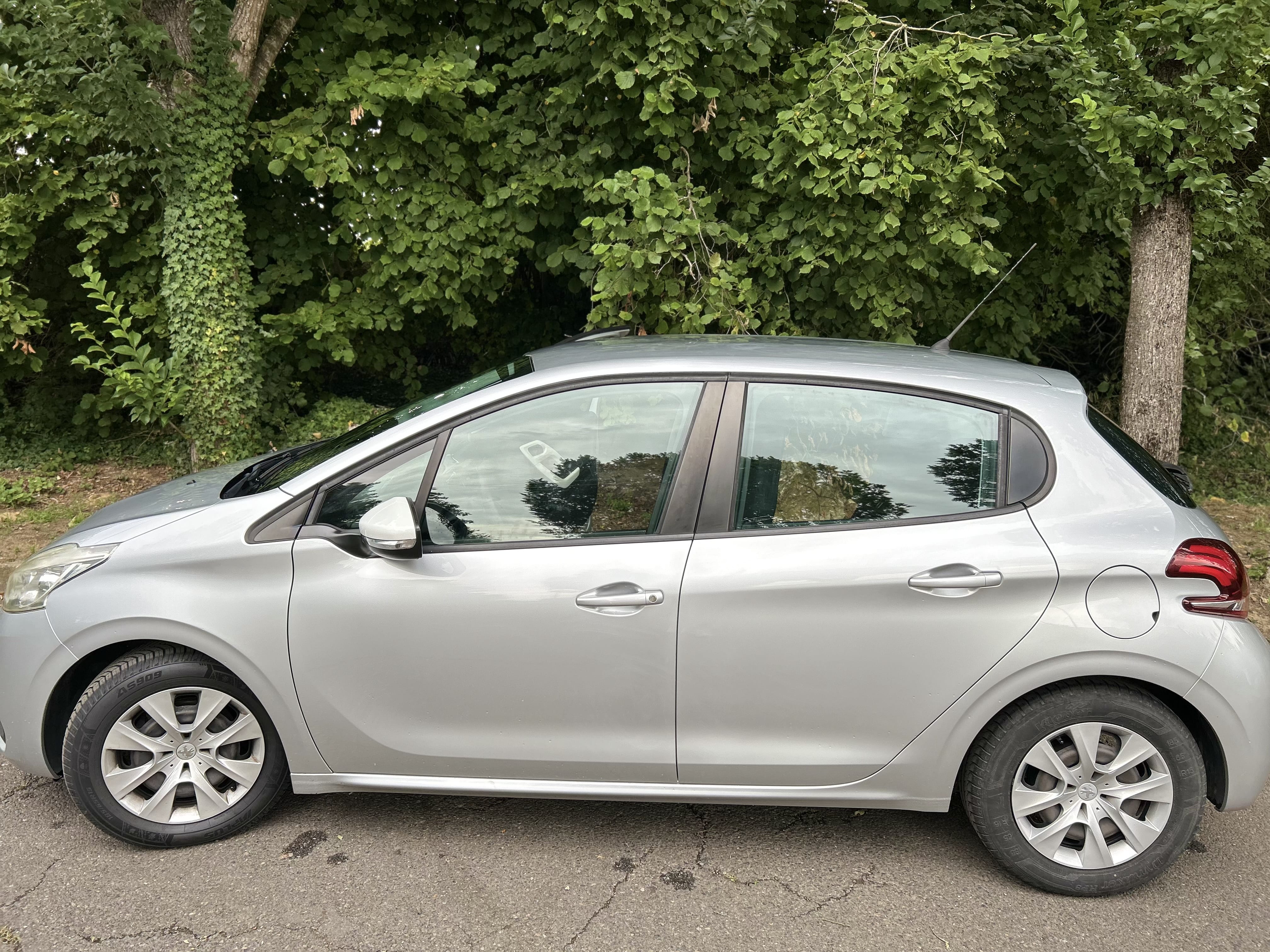 Peugeot 208 avec Climatisation