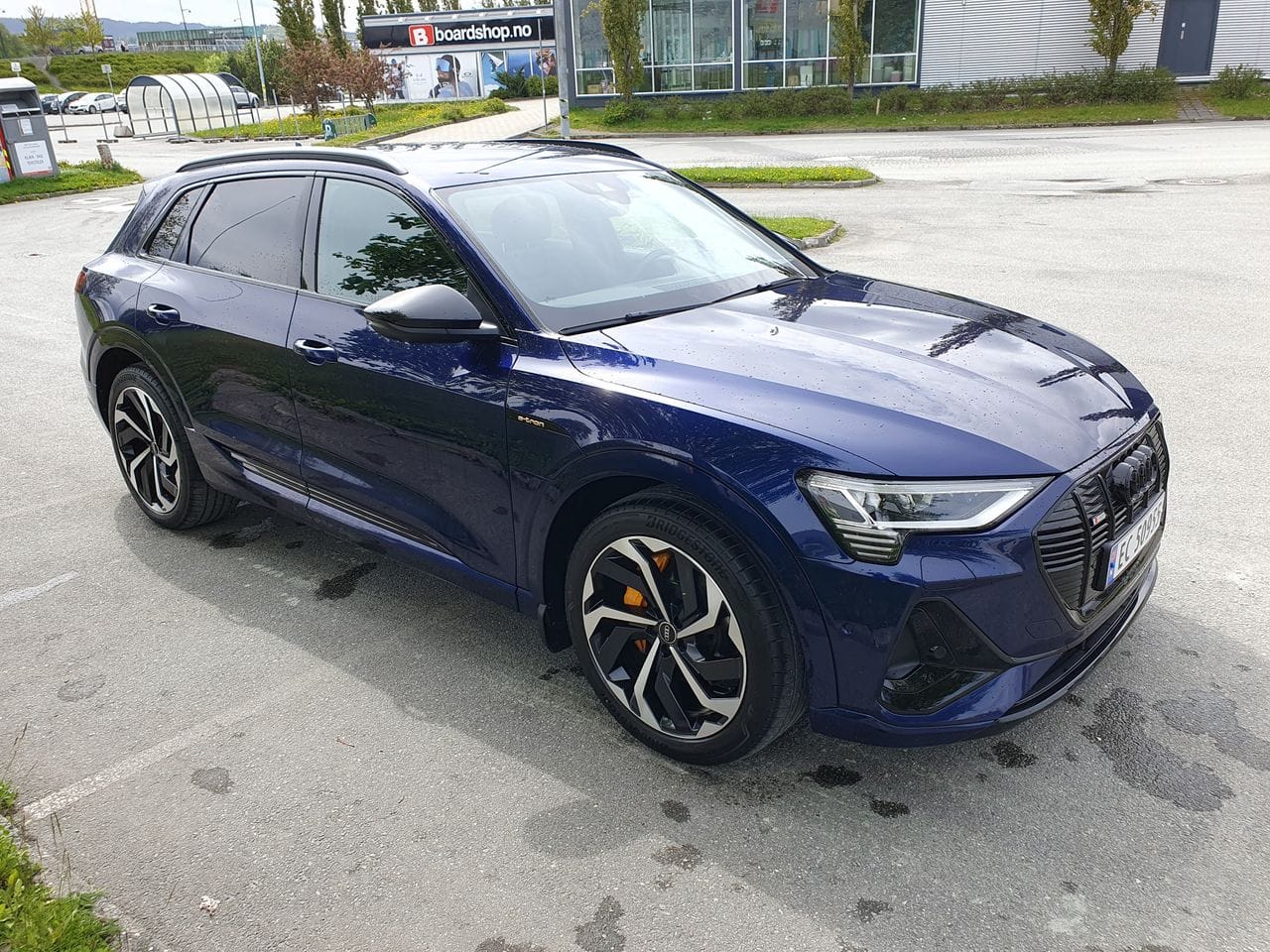 Audi e-tron med GPS