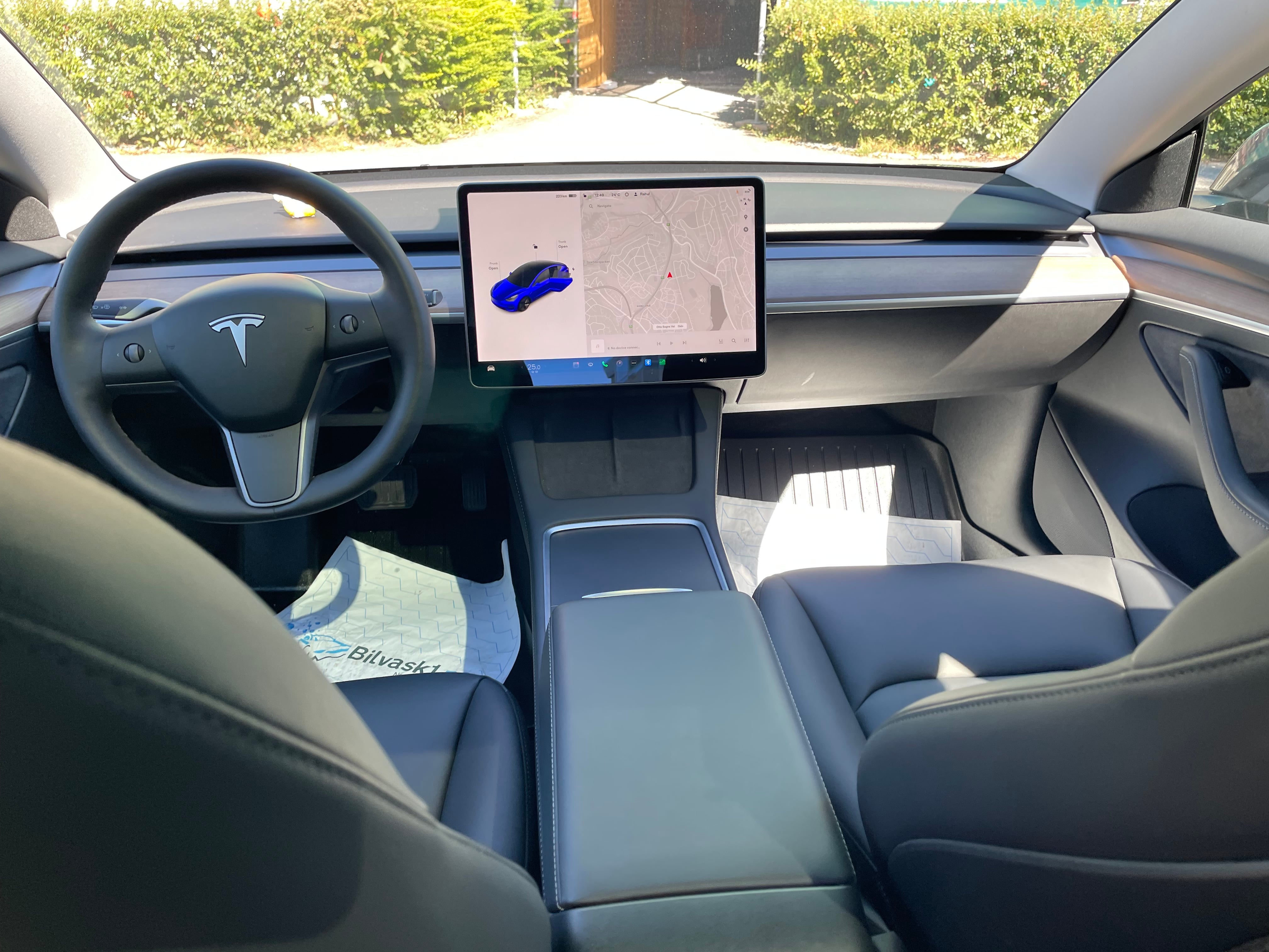 Tesla Model 3 med Babysete